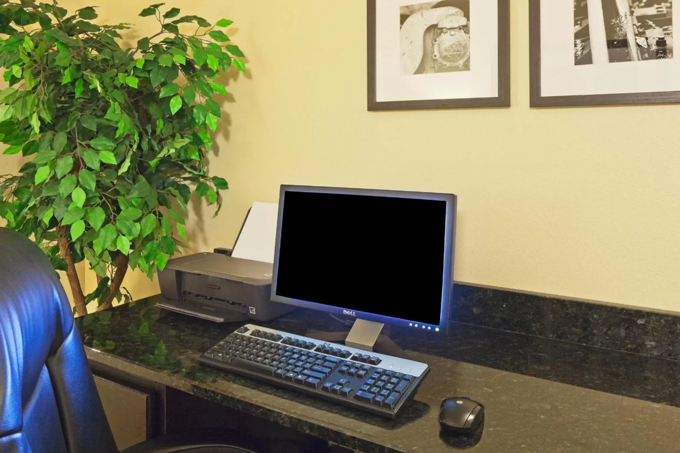 Business facilities in Country Inn & Suites by Radisson, Kenosha, WI