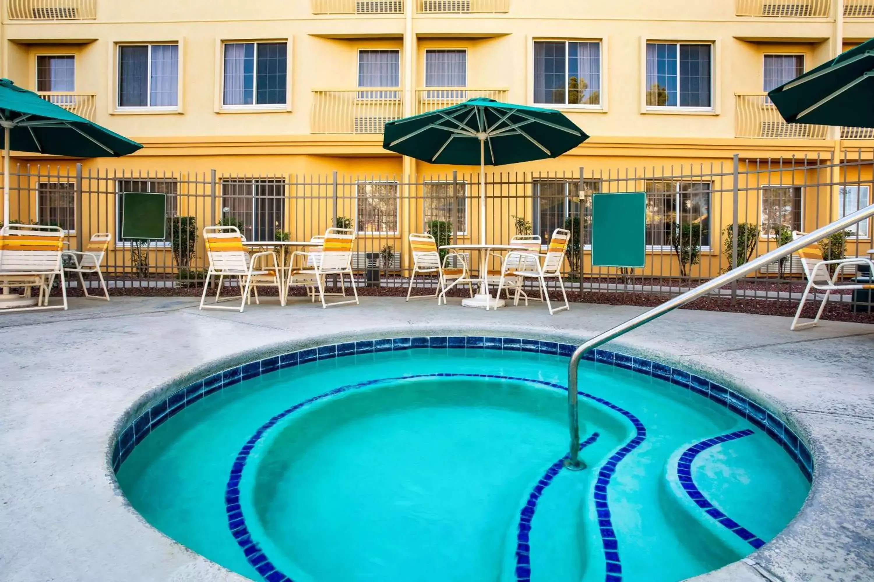 Hot Tub, Swimming Pool in La Quinta by Wyndham Tucson Airport