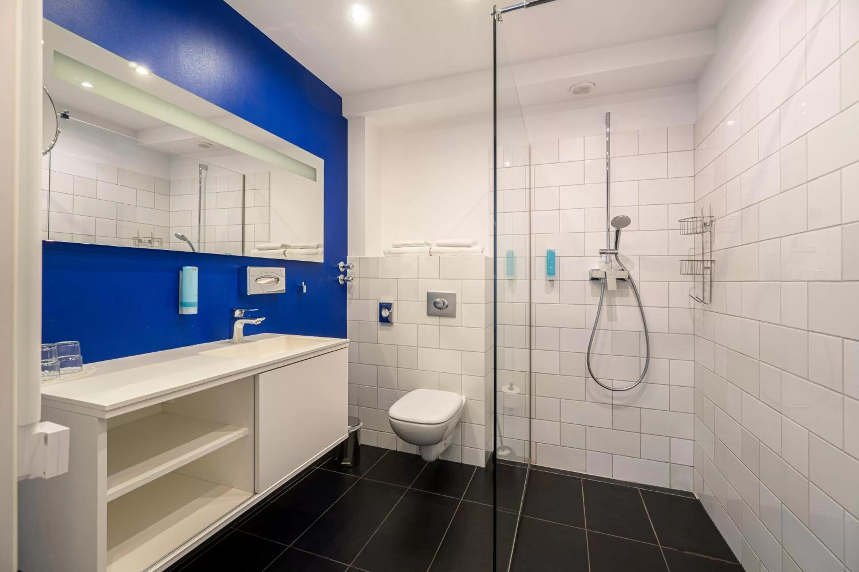 Bathroom in Hotel Deutscher Hof