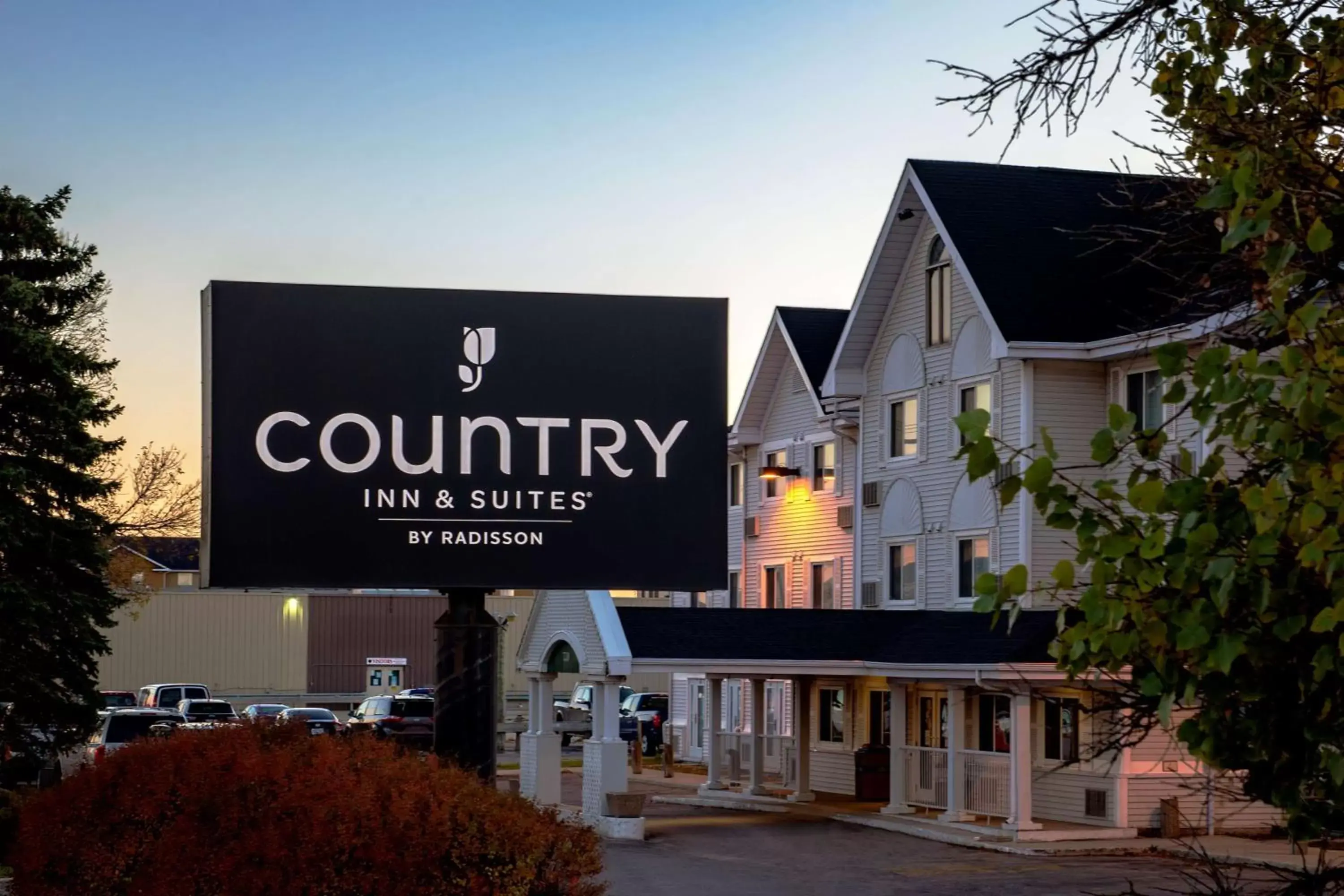 Property Building in Country Inn & Suites by Radisson, Winnipeg, MB