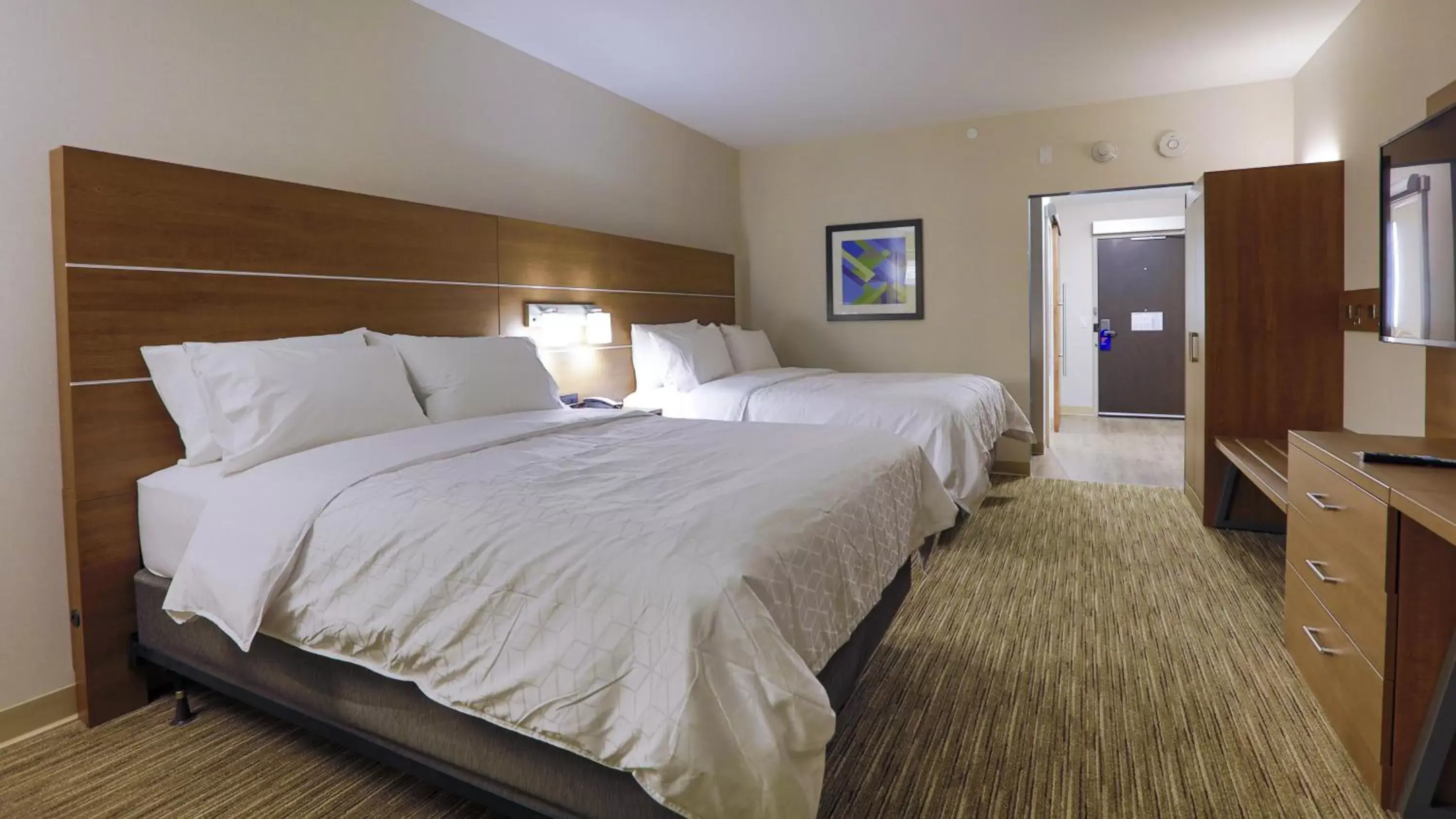 Photo of the whole room, Bed in Holiday Inn Express & Suites - Welland