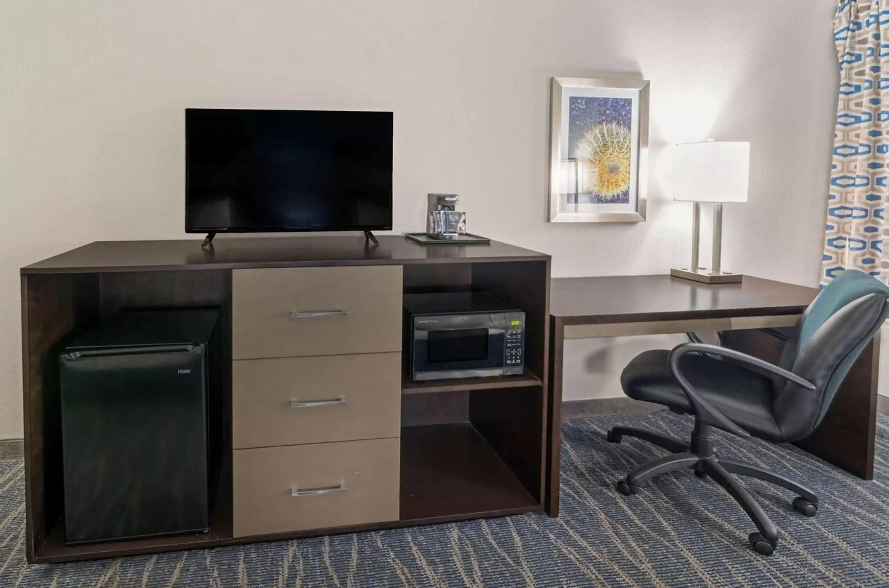 Photo of the whole room in La Quinta by Wyndham Phoenix I-10 West Photo of the whole room in La Quinta by Wyndham Phoenix I-10 West