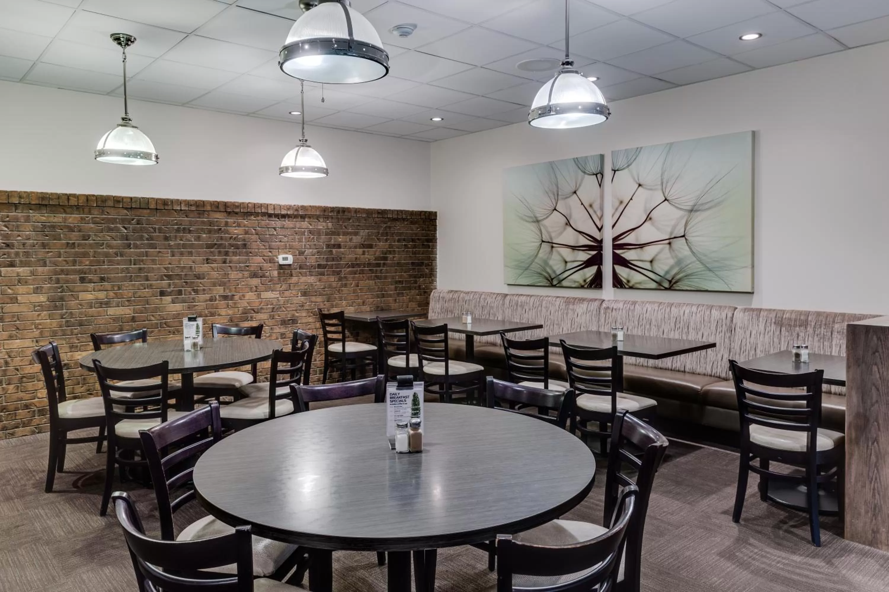 Restaurant/places to eat in Heritage Inn Hotel & Convention Centre - Taber