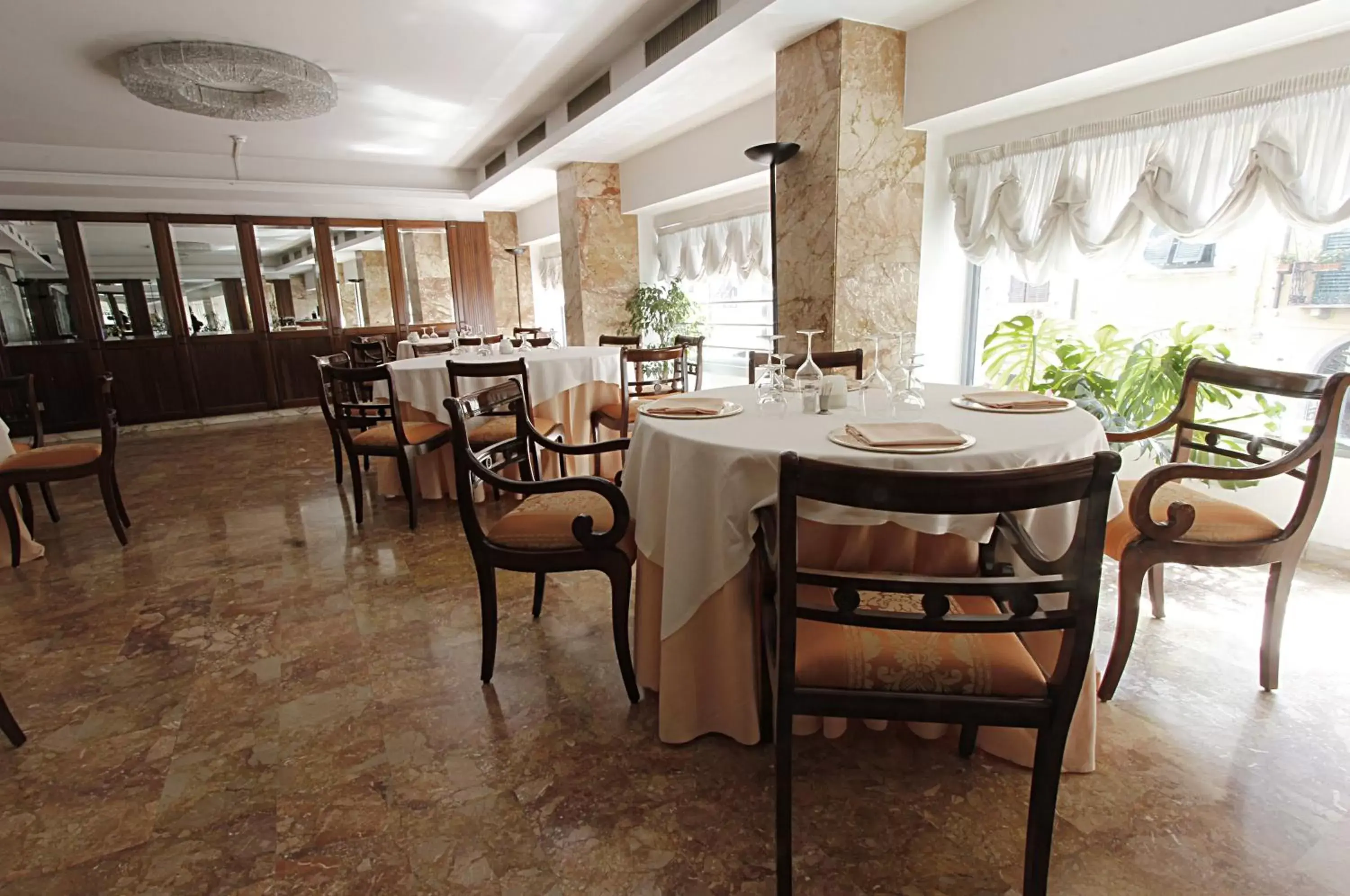 Restaurant/places to eat in Grand Hotel Duomo Restaurant/places to eat in Grand Hotel Duomo