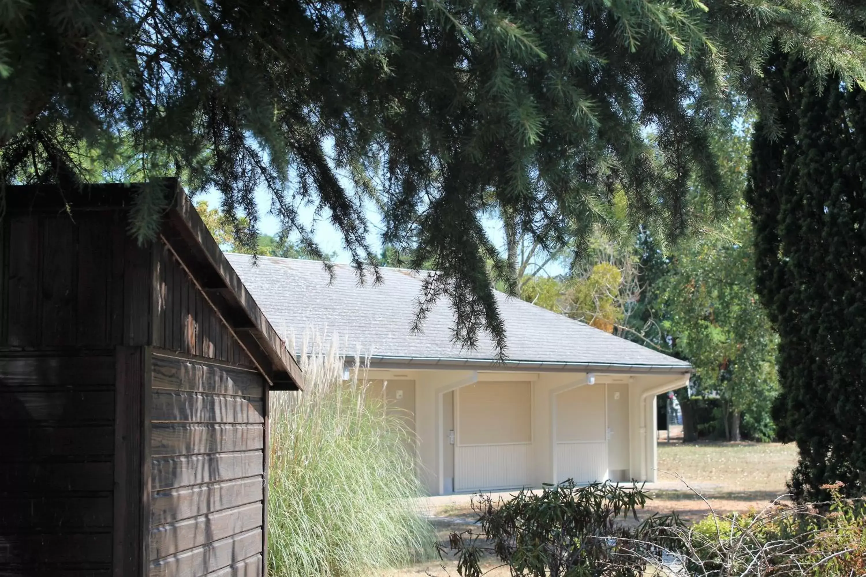 Property building, Garden in Campanile Rouen Sud - Cléon Elbeuf