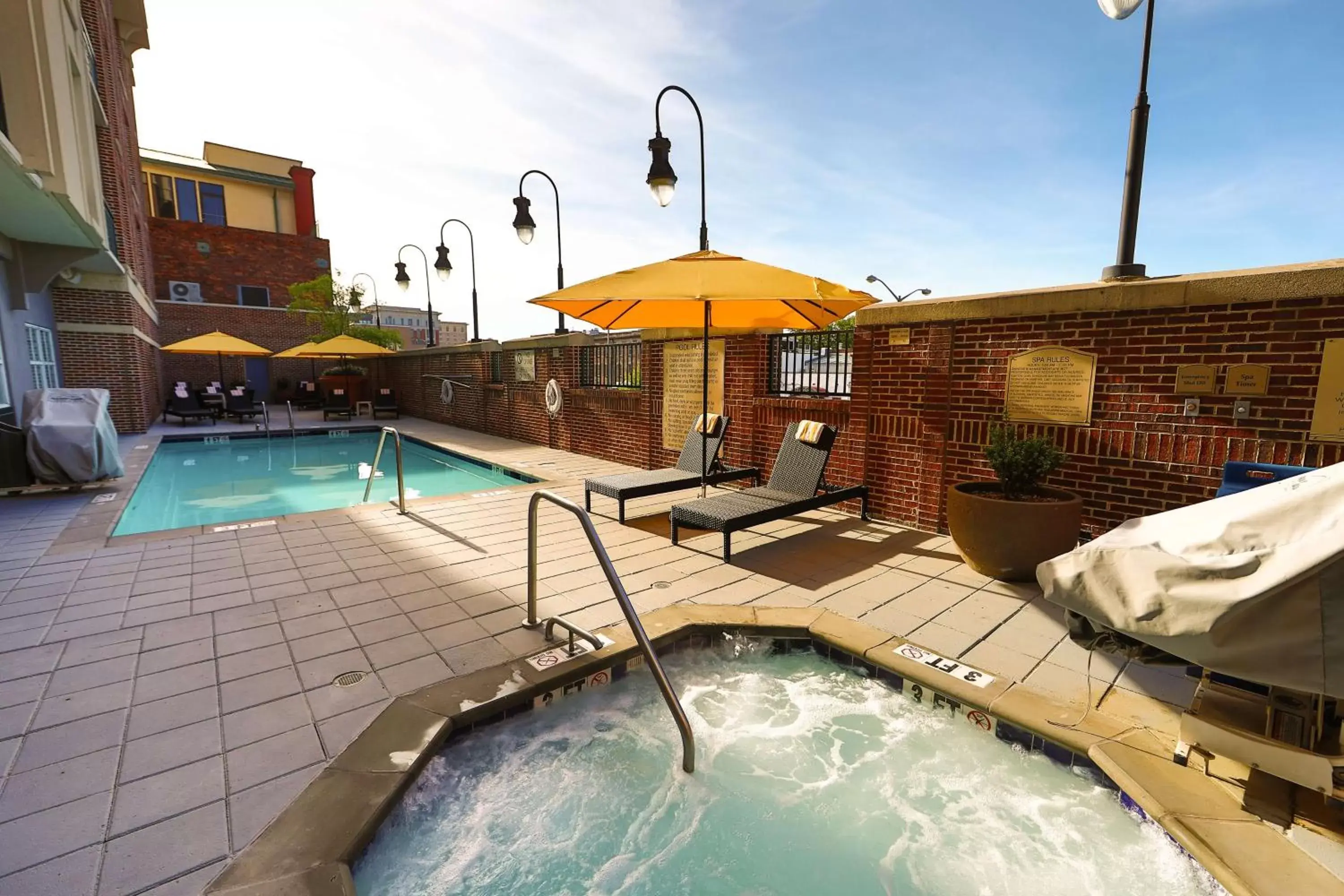 Pool view, Swimming Pool in Hilton Garden Inn Savannah Historic District