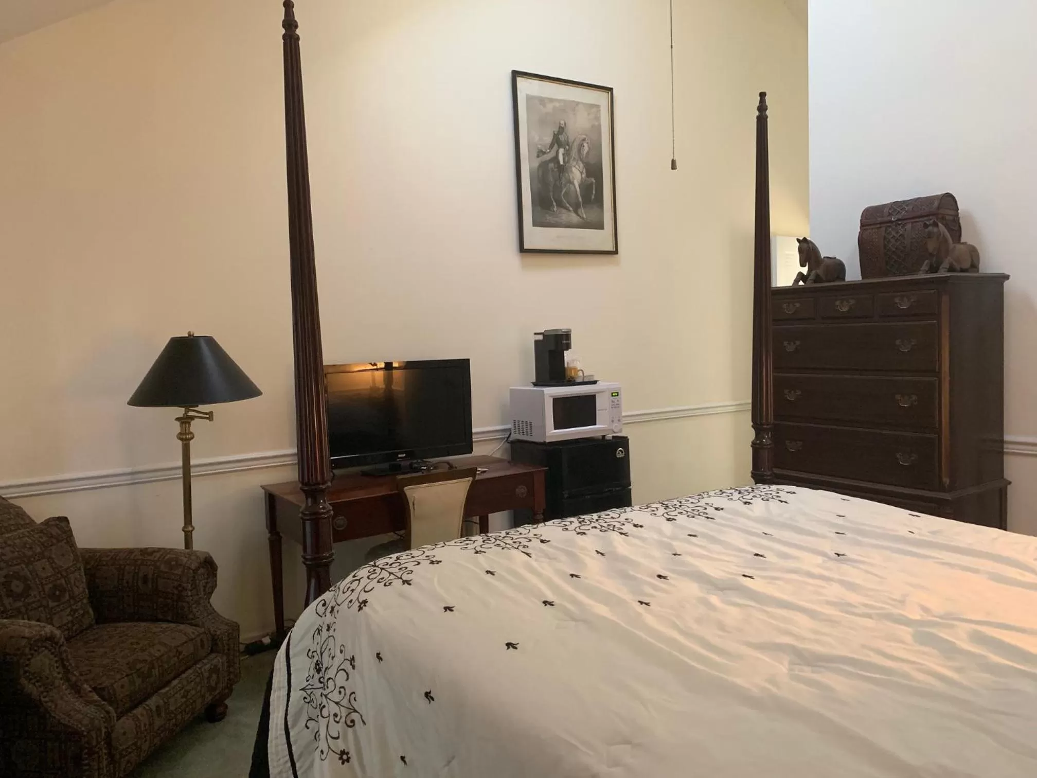 Bed in The Inn at Benicia Bay