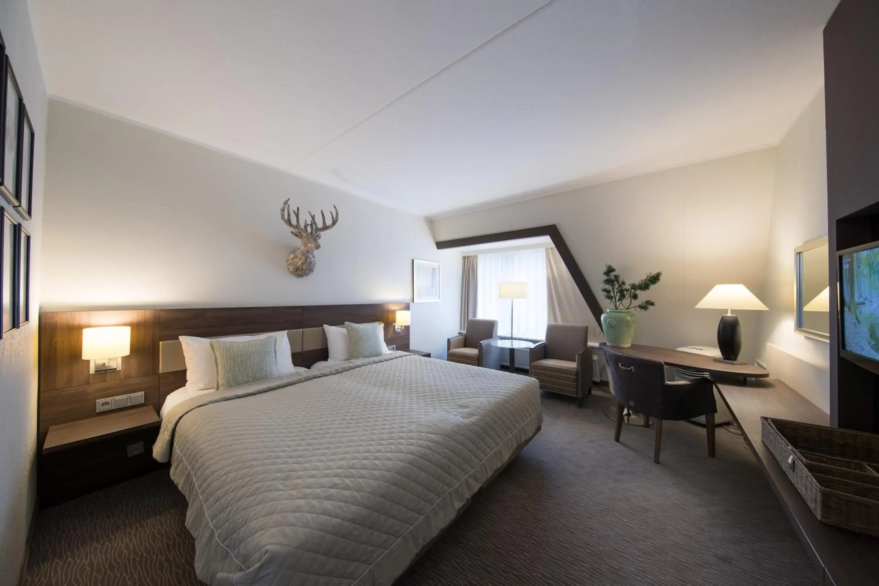 Seating area, Bed in Bilderberg Hotel 't Speulderbos Seating area, Bed in Bilderberg Hotel 't Speulderbos