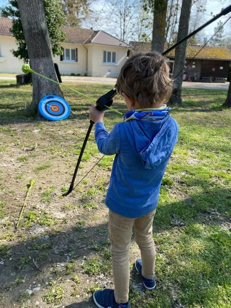 Children in Le Village de la Champagne - Slowmoov