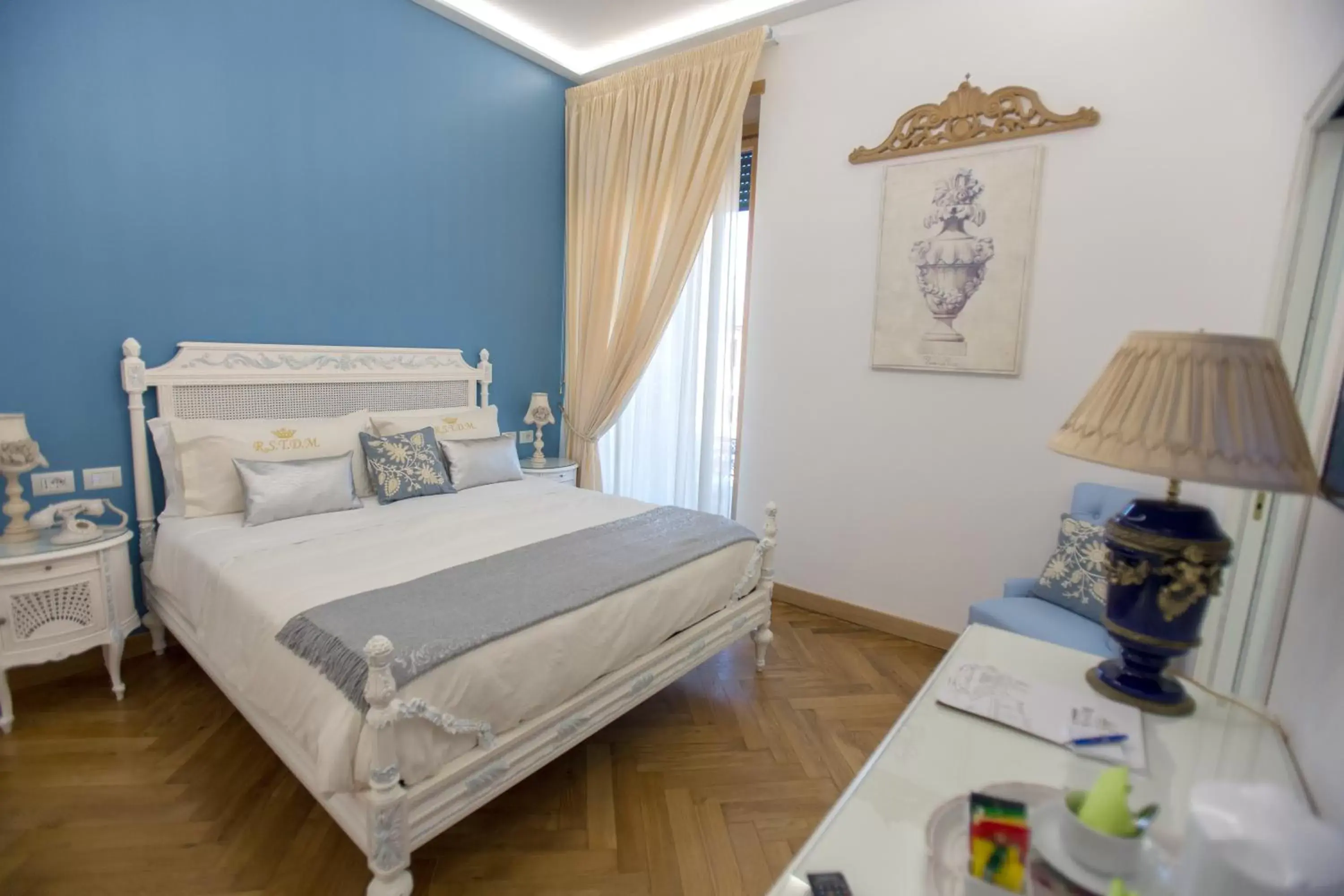 Photo of the whole room, Bed in Royal Suite Trinità Dei Monti