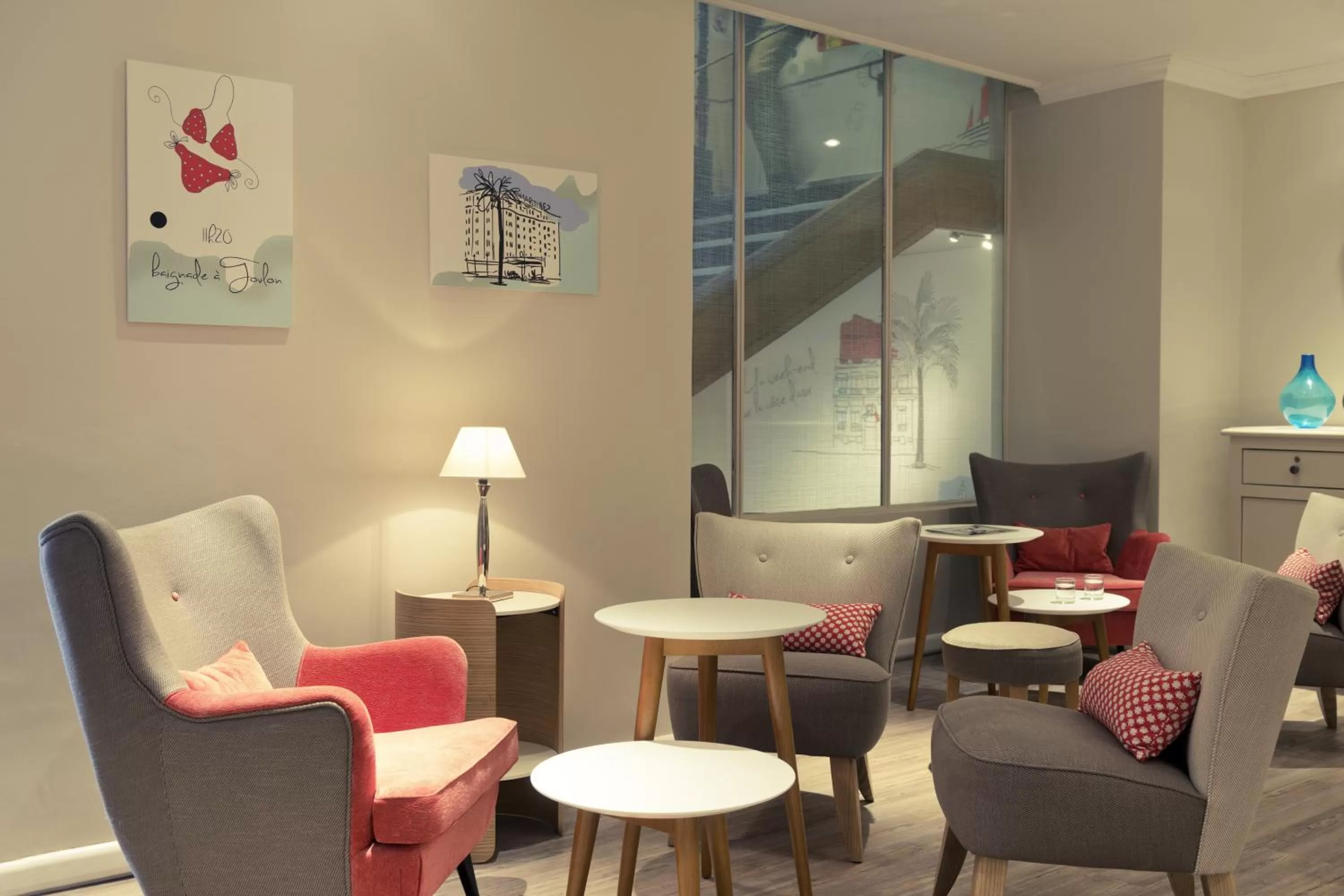 Lounge or bar in Mercure Nice Marché Aux Fleurs