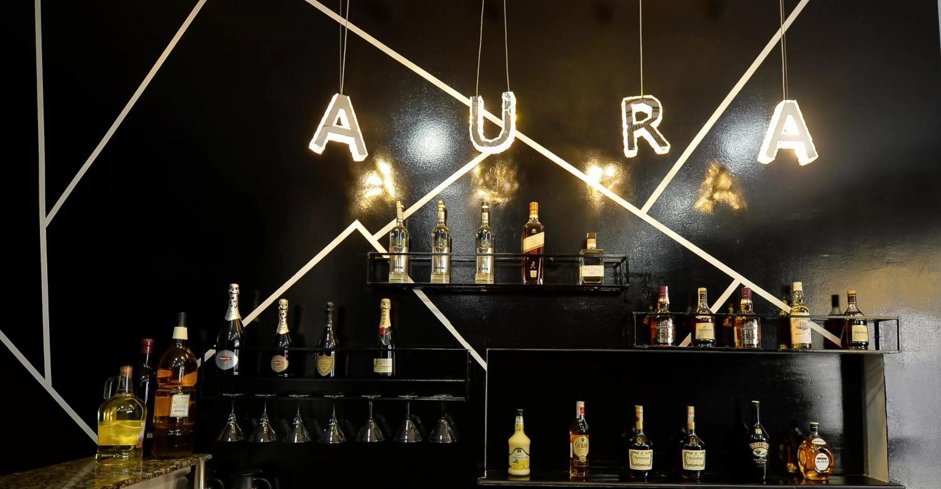 Restaurant/places to eat in Aura Boutique Hotel
