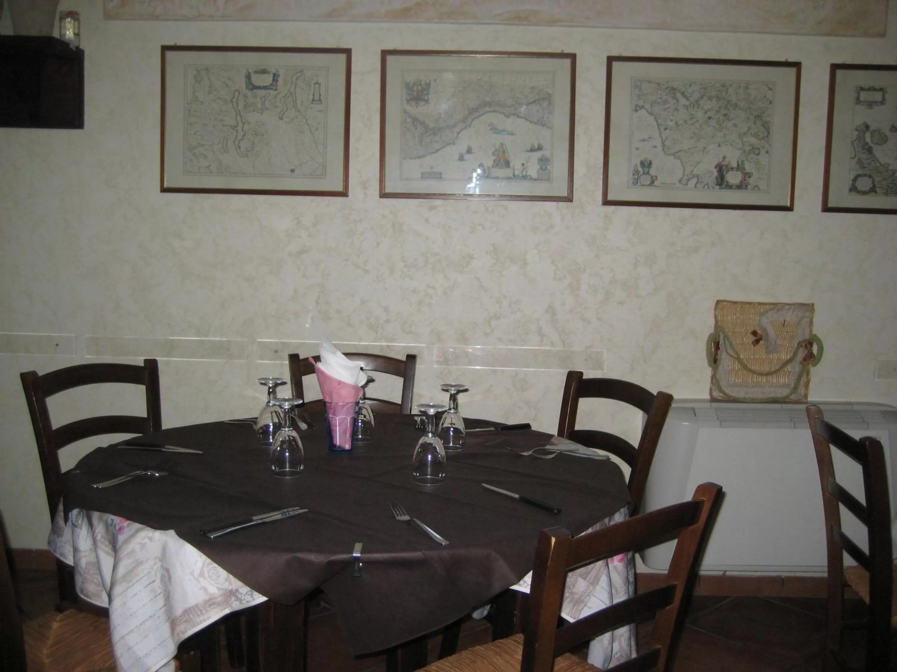 Restaurant/places to eat in Oasi del Lago