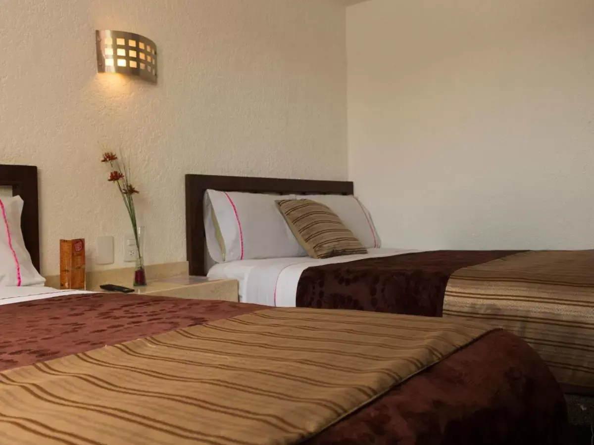 Double Room with Two Double Beds in Hotel Azucena