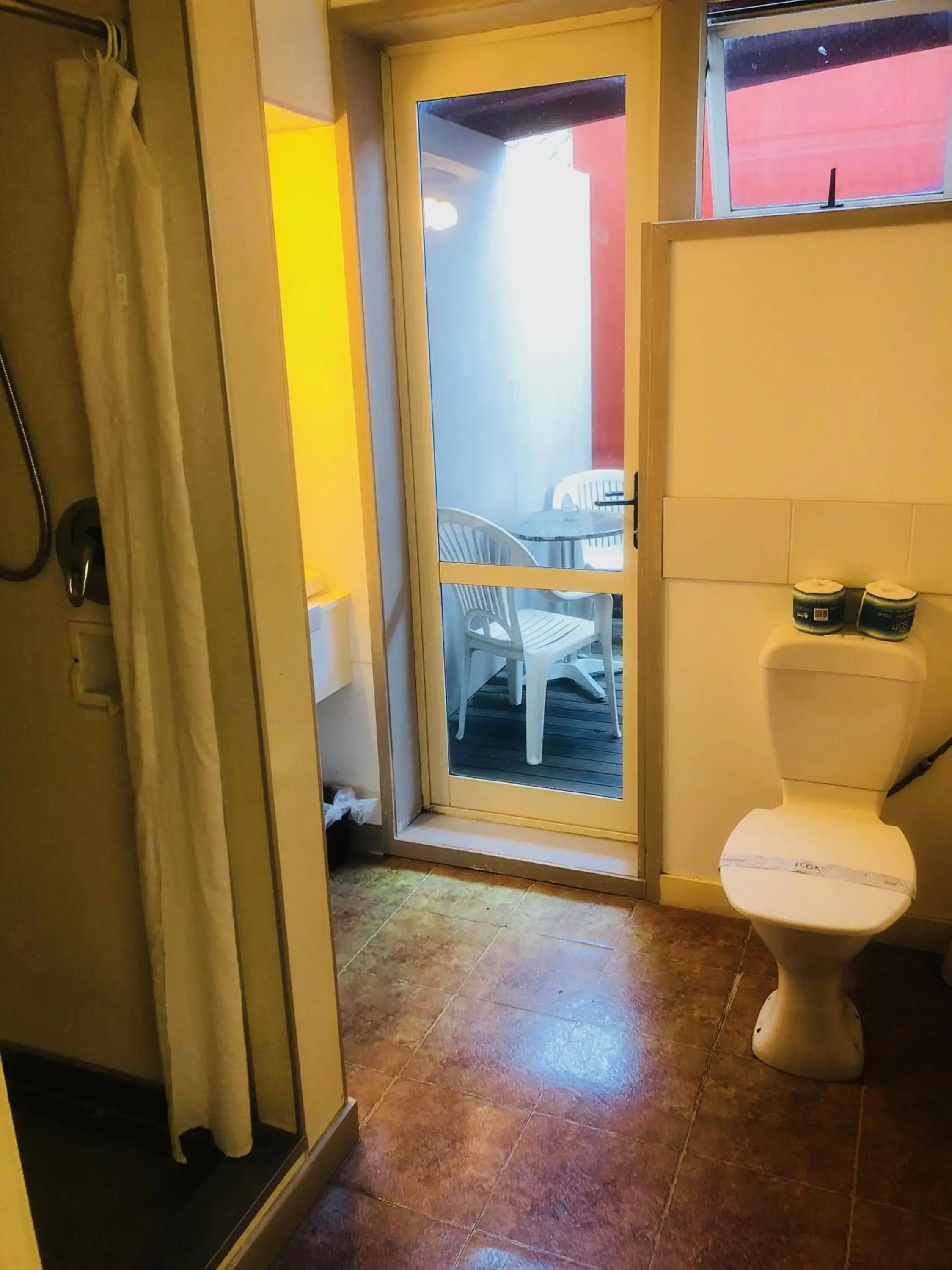 Bathroom in Gateway International Motel