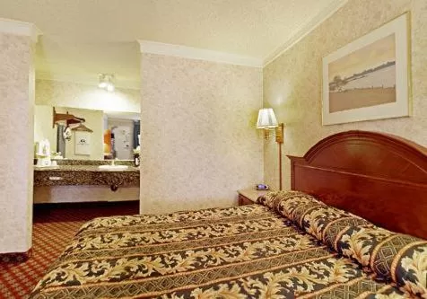 Photo of the whole room, Bed in Americas Best Value Inn & Suites - Fontana