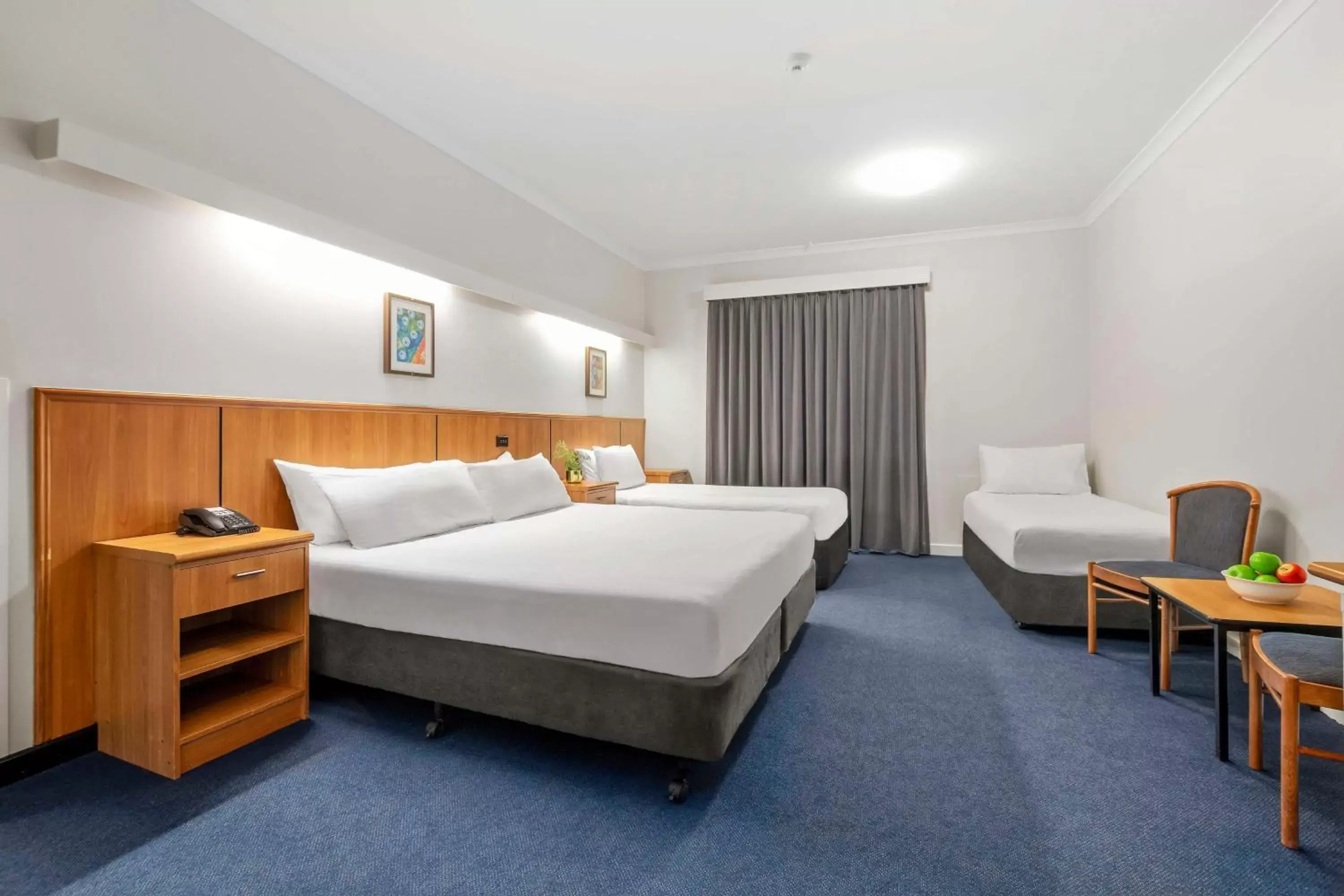 Bedroom, Bed in Metro Hotel Perth City