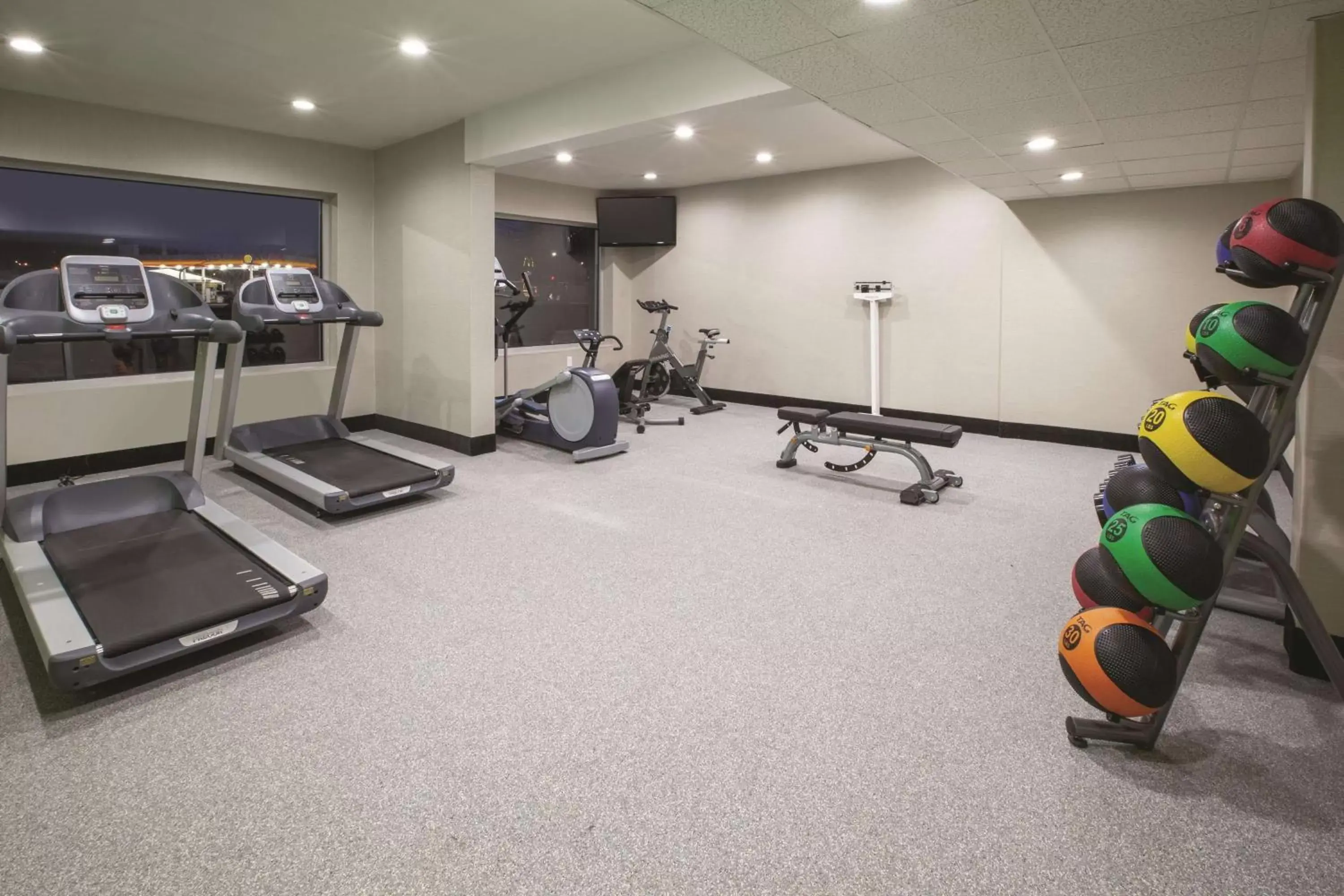 Fitness centre/facilities, Fitness Center/Facilities in La Quinta by Wyndham New Cumberland - Harrisburg