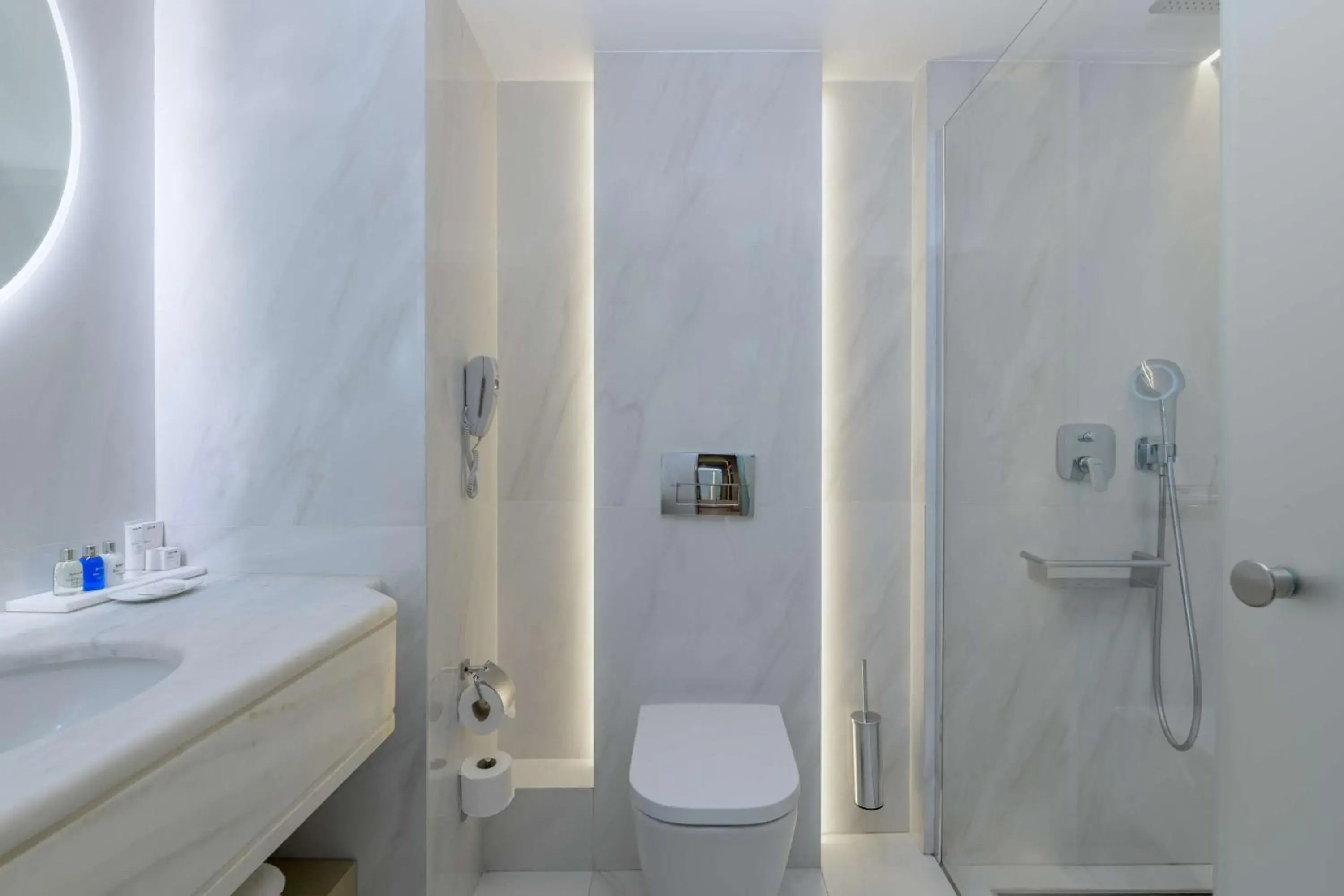 Bathroom in Radisson Blu Park Hotel Athens