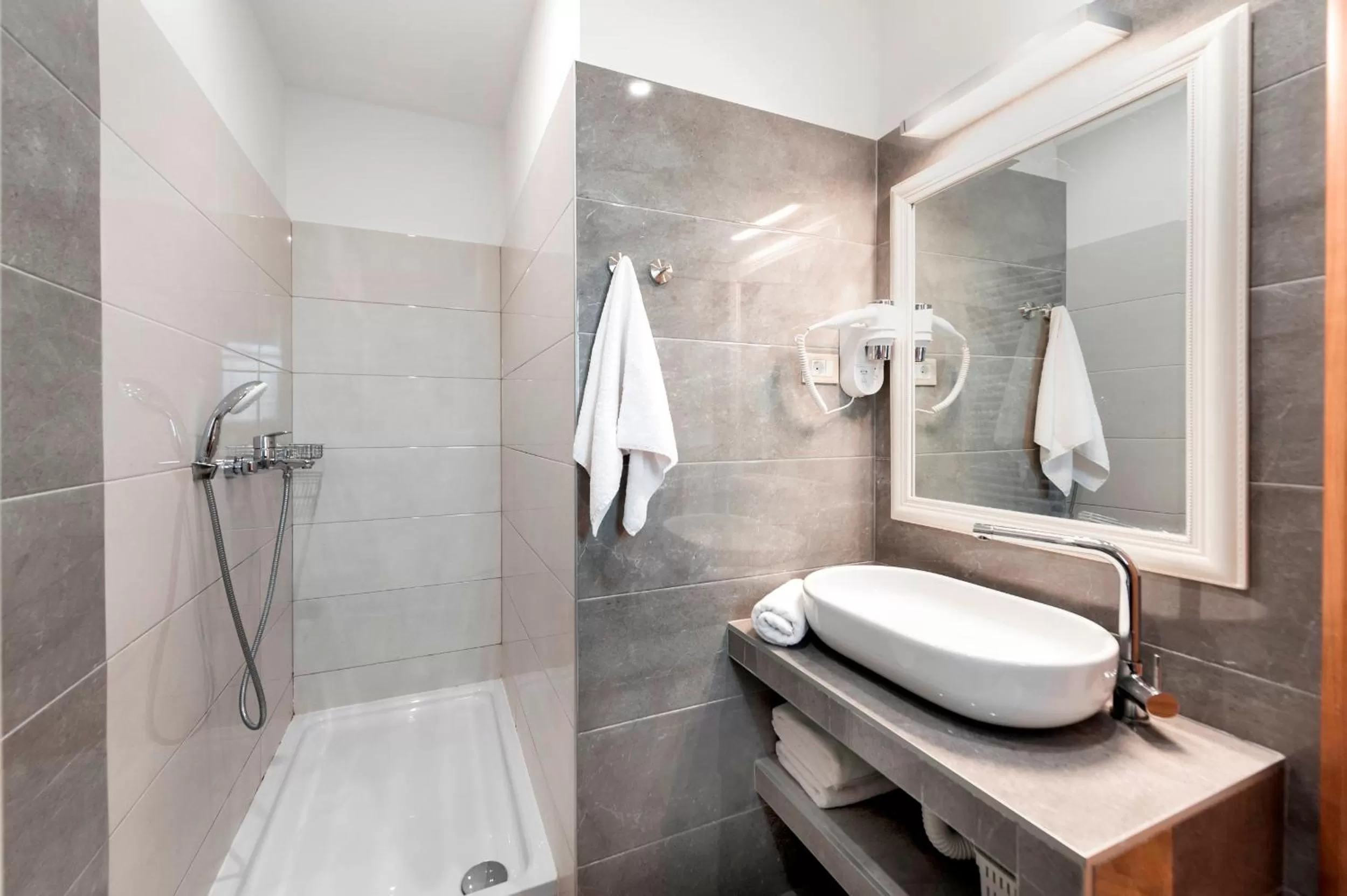 Shower in Villa B&B Marina & Parking Free