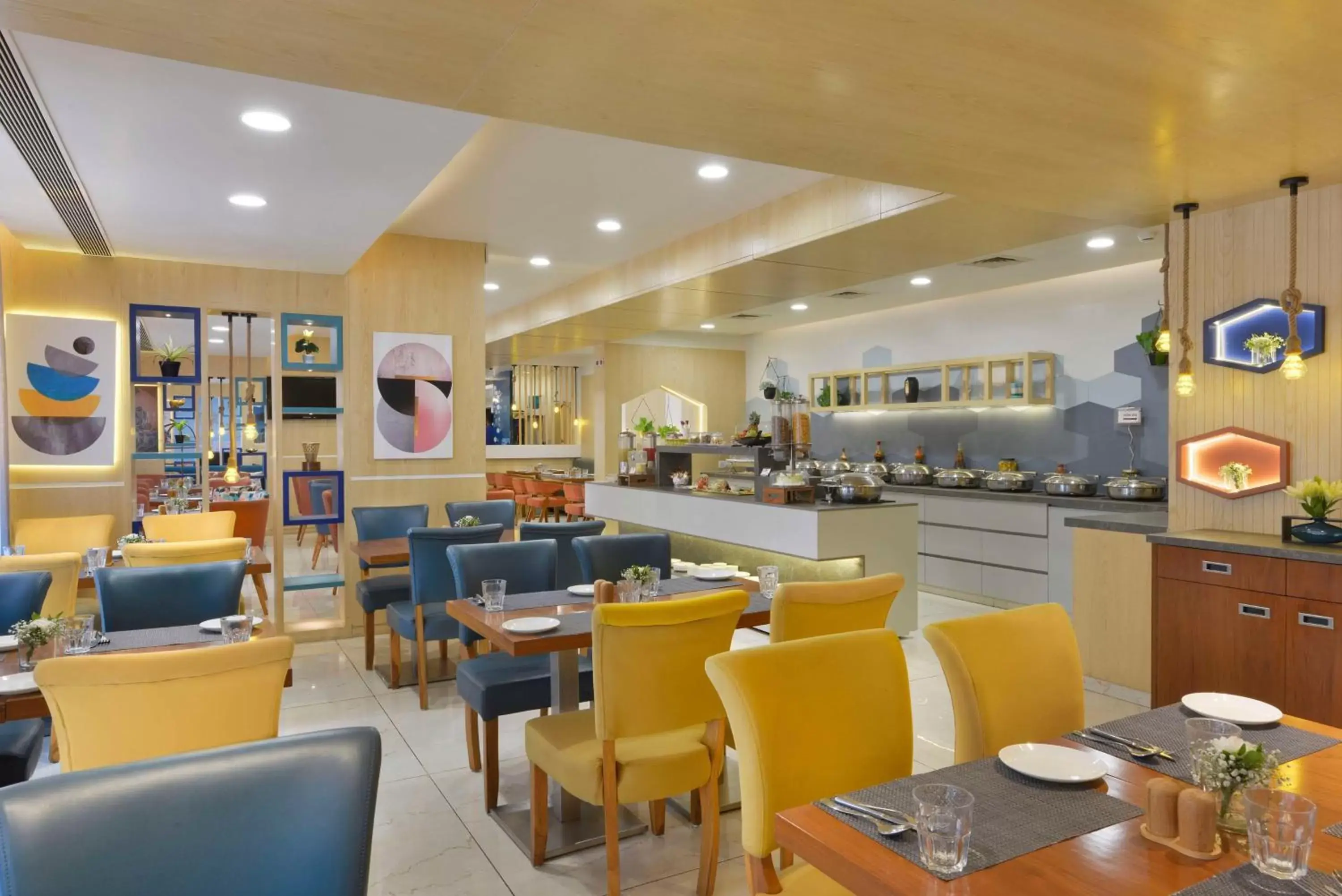 Breakfast, Restaurant/Places to Eat in Hampton by Hilton Vadodara-Alkapuri