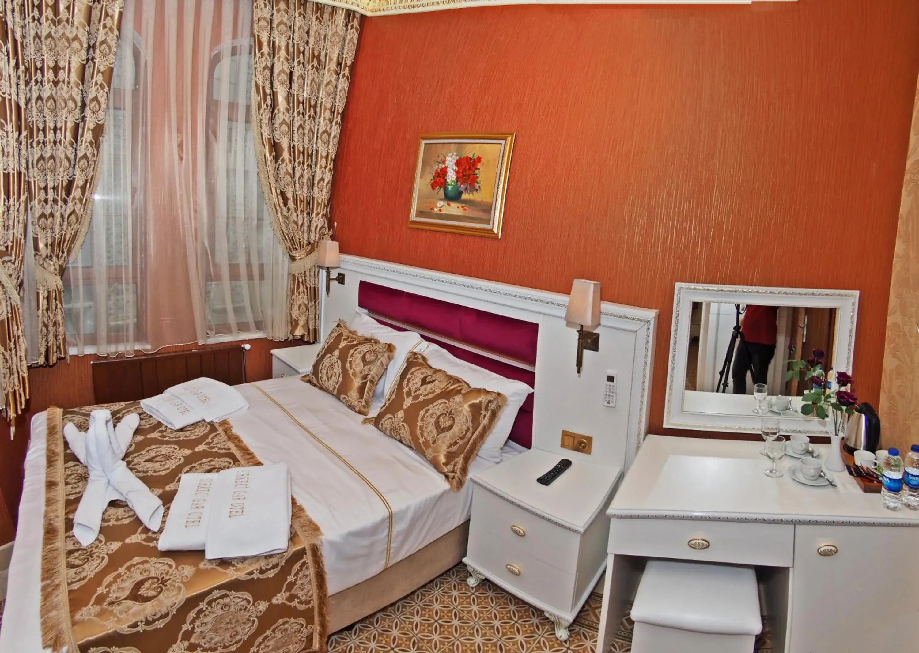 Photo of the whole room, Bed in Sirkeci Gar Hotel
