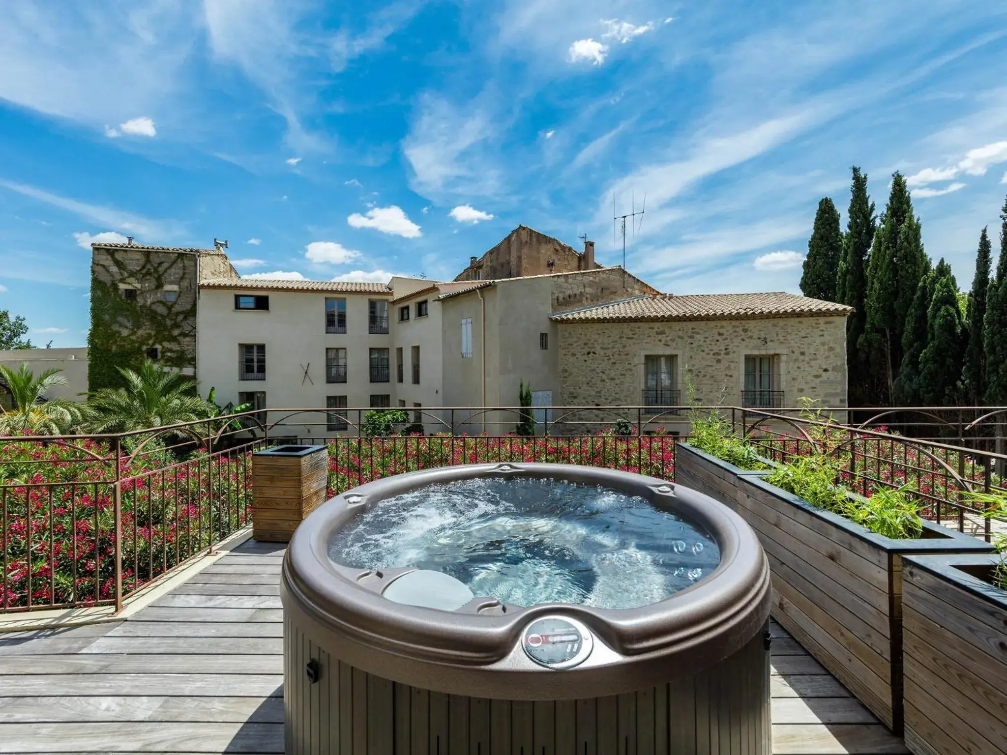 Balcony/Terrace, Spa/Wellness in Garrigae Distillerie de Pezenas