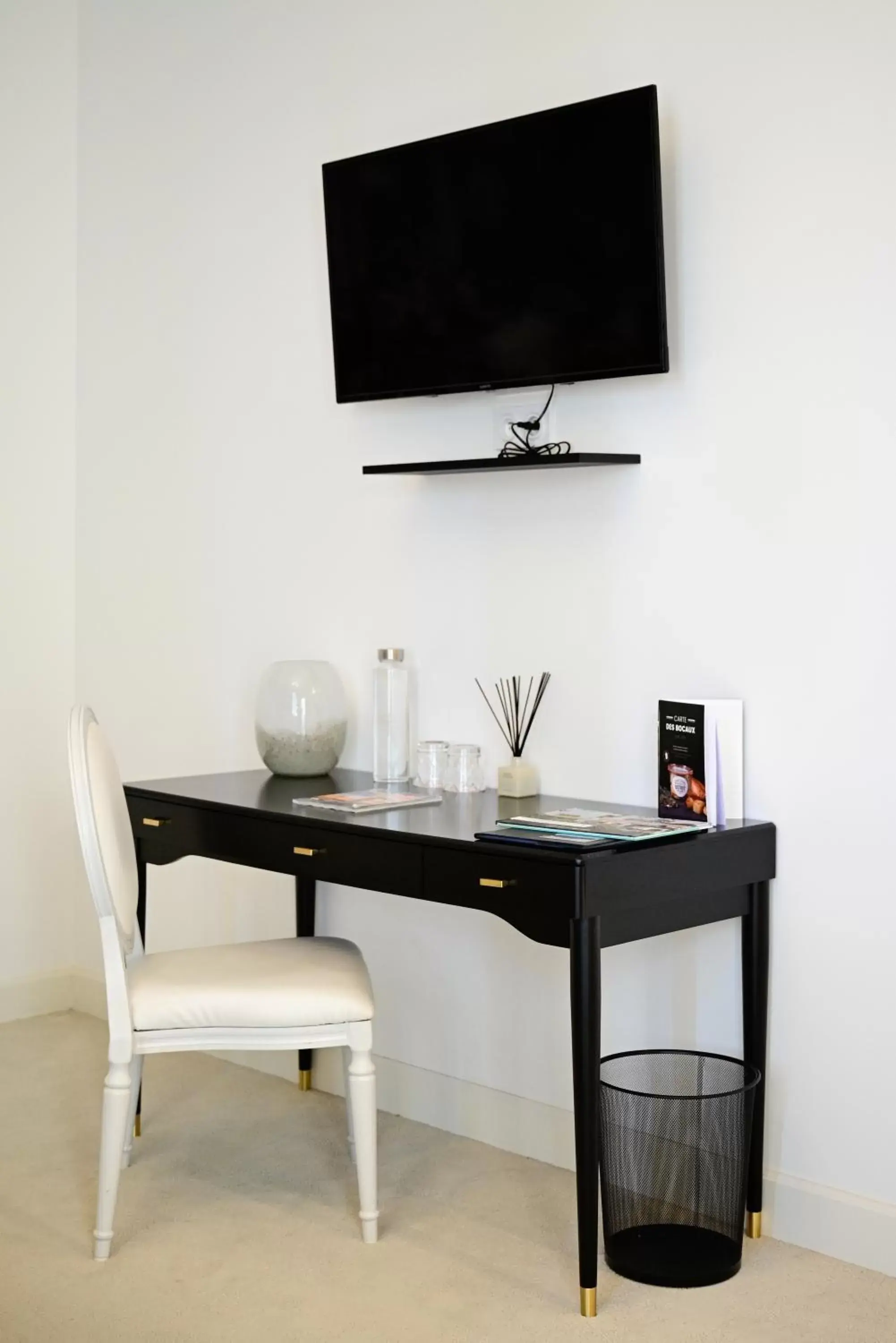 Bedroom, TV/Entertainment Center in Pavillon des Millésimes