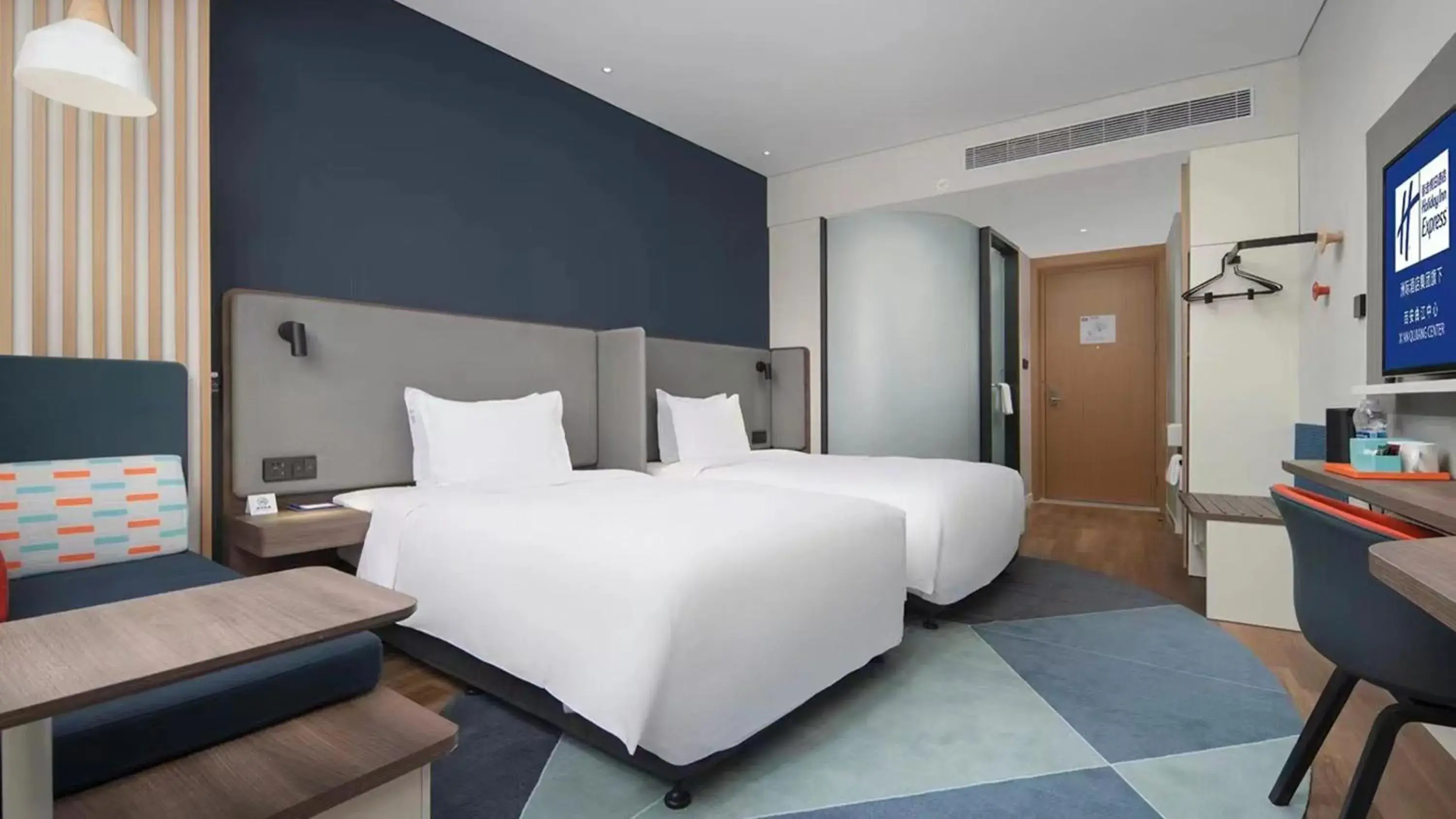 Photo of the whole room, Bed in Holiday Inn Express Xi'an Qujiang Center, an IHG Hotel