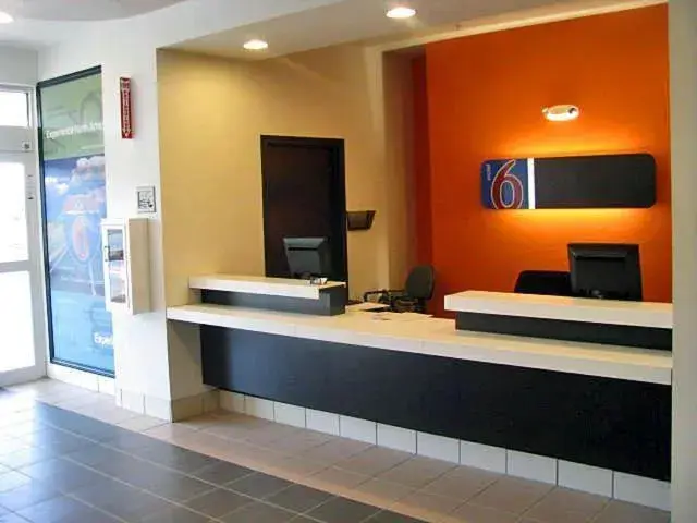 Lobby or reception, TV/Entertainment Center in Motel 6-Cedar Park, TX