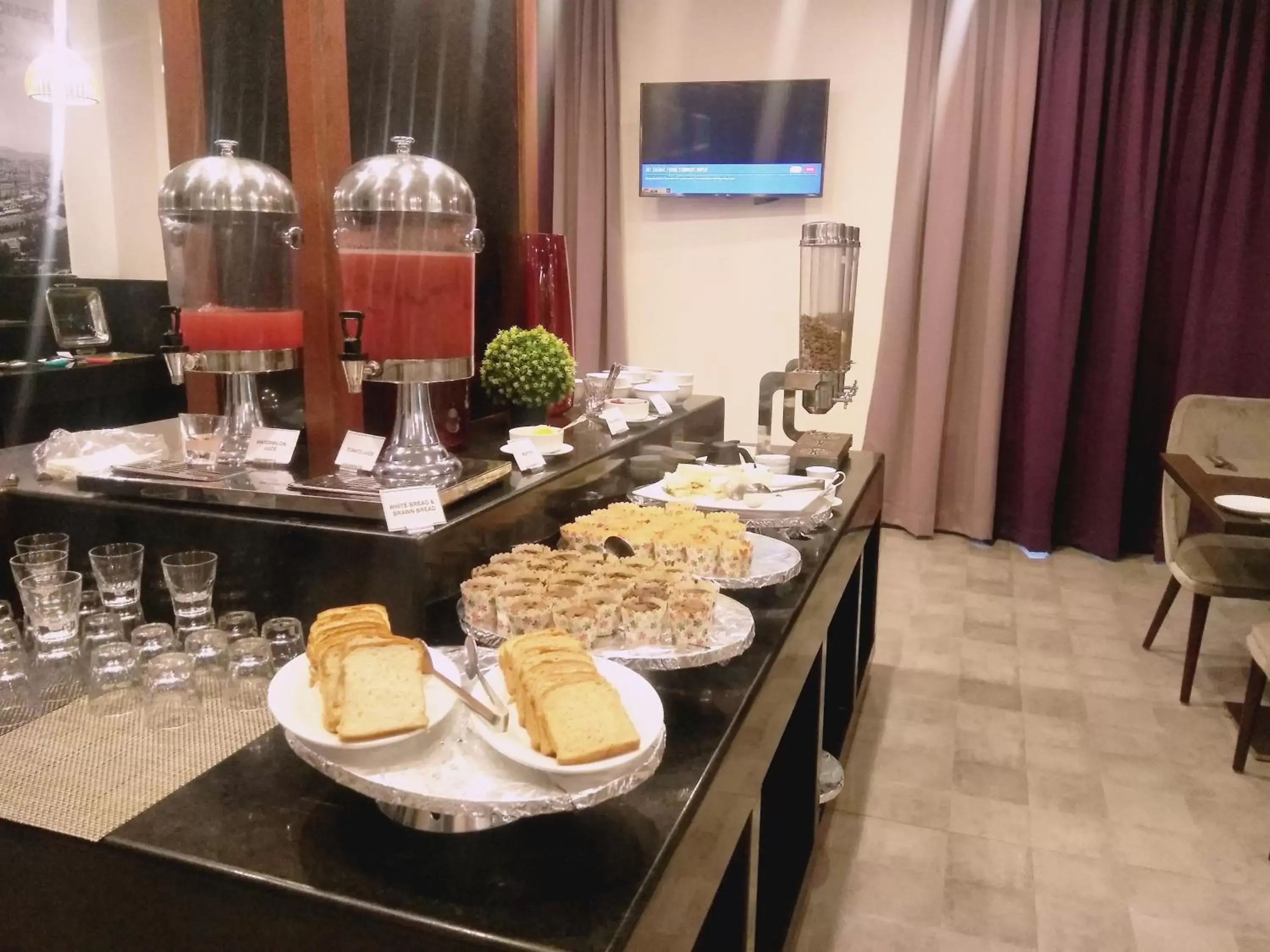 Continental breakfast in Mantris Hotel