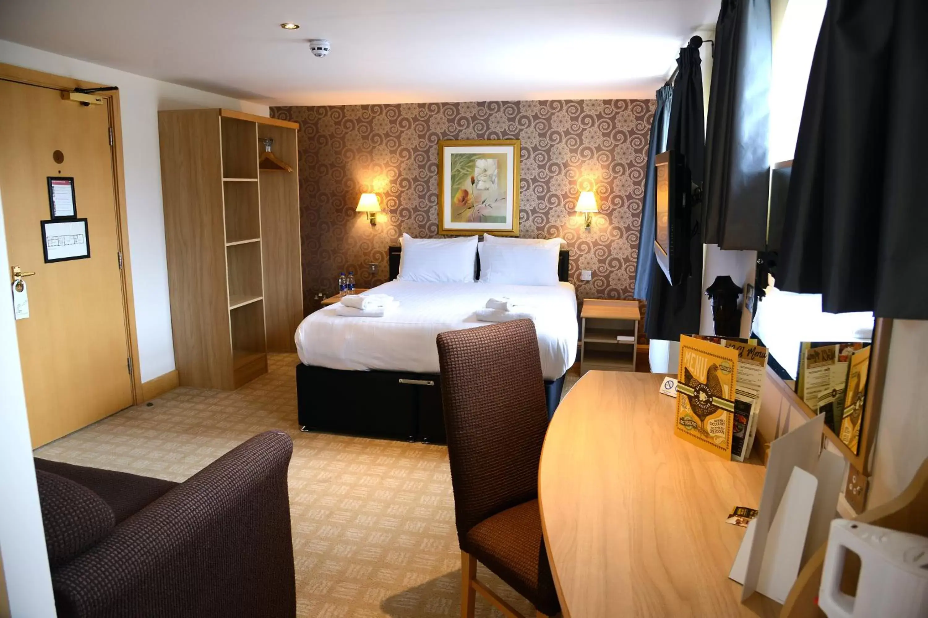 Bedroom, Bed in Crewe & Harpur, Derby by Marston's Inns