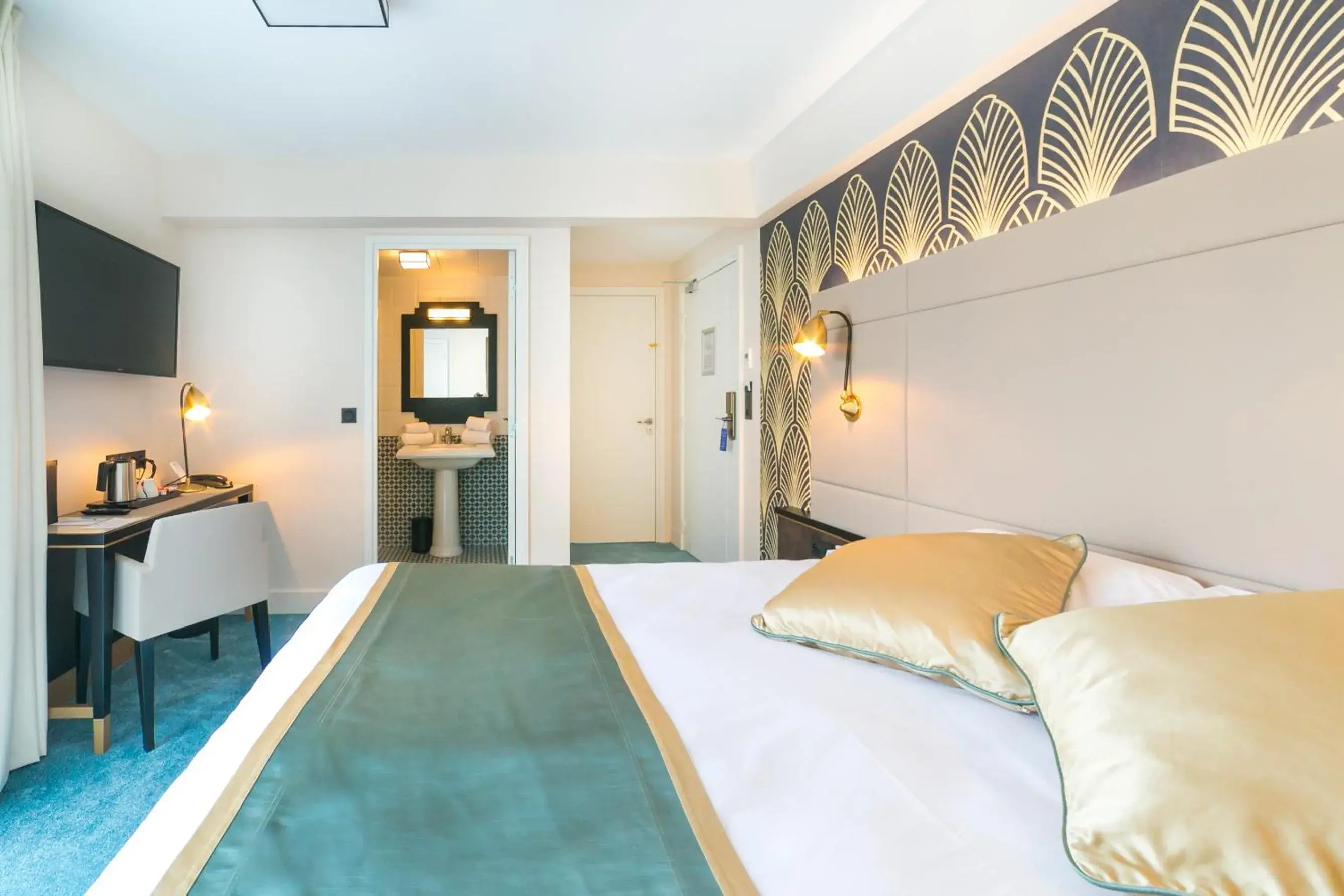 Bed in Best Western Hotel Journel Saint-Laurent-du-Var
