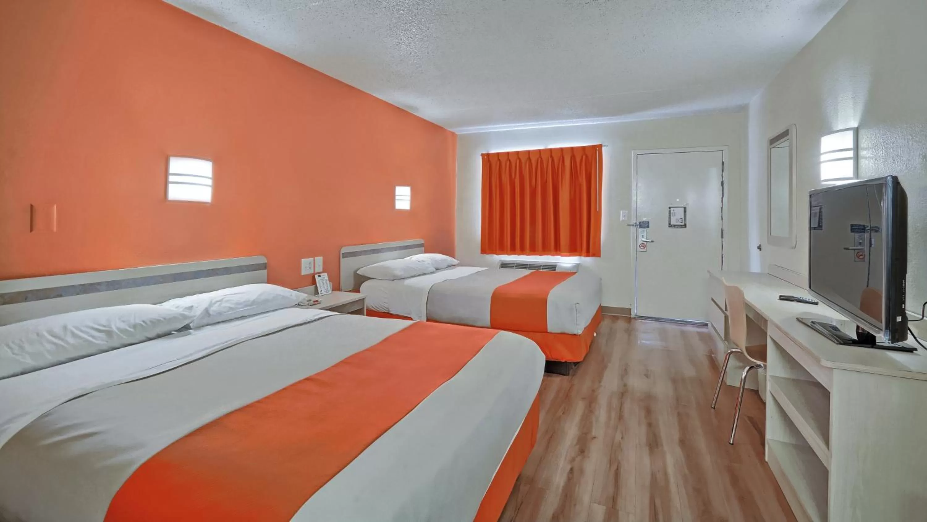 Photo of the whole room, Bed in Motel 6-Maple Shade Township, NJ - Philadelphia - Mt Laurel