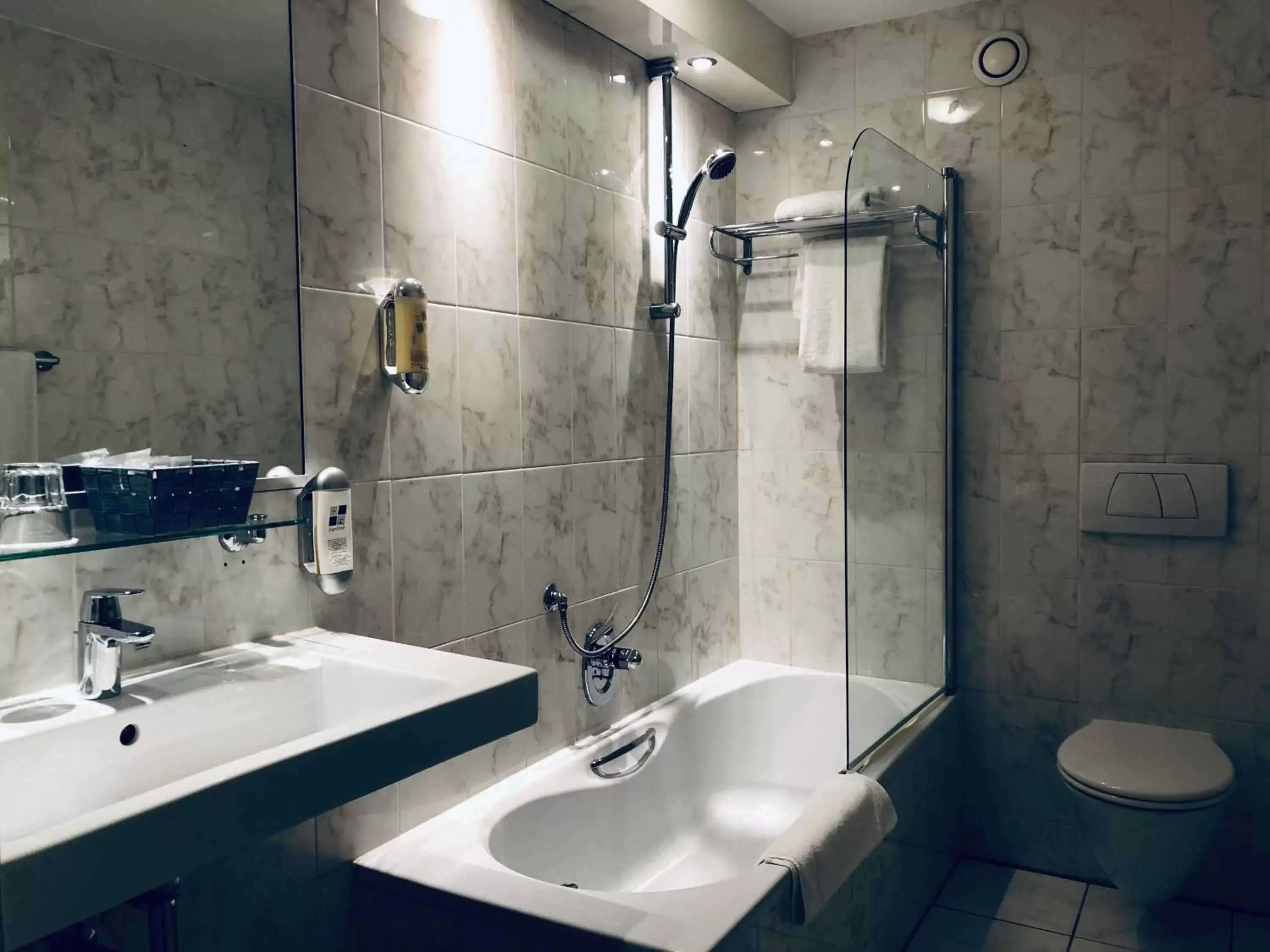 Bathroom in Hotel Chariot