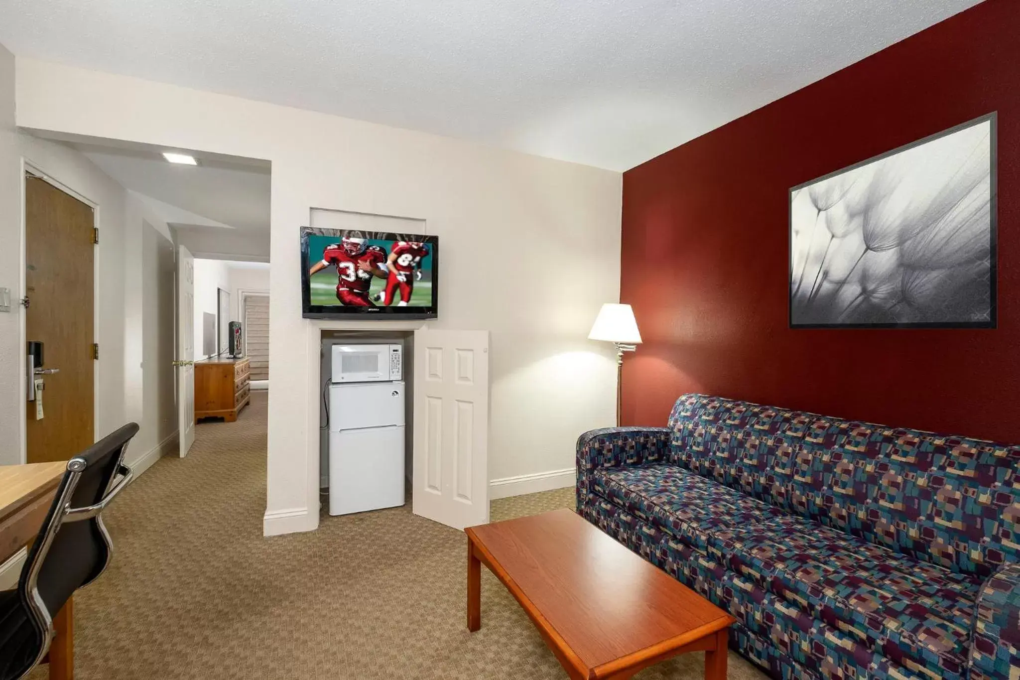 Photo of the whole room, Seating Area in Red Roof Inn & Suites Hazleton