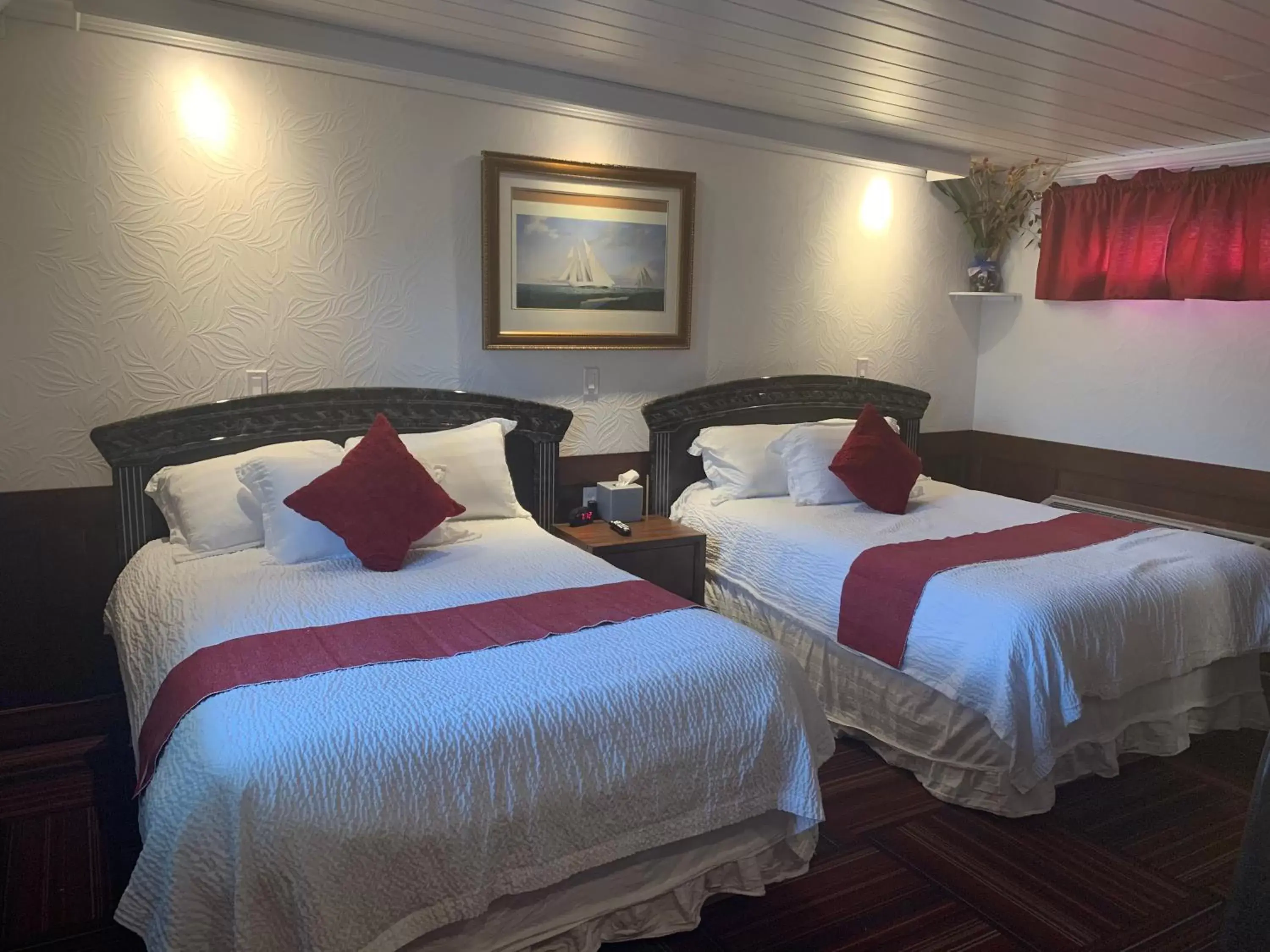 Bedroom, Bed in Atlantic Coast Inn