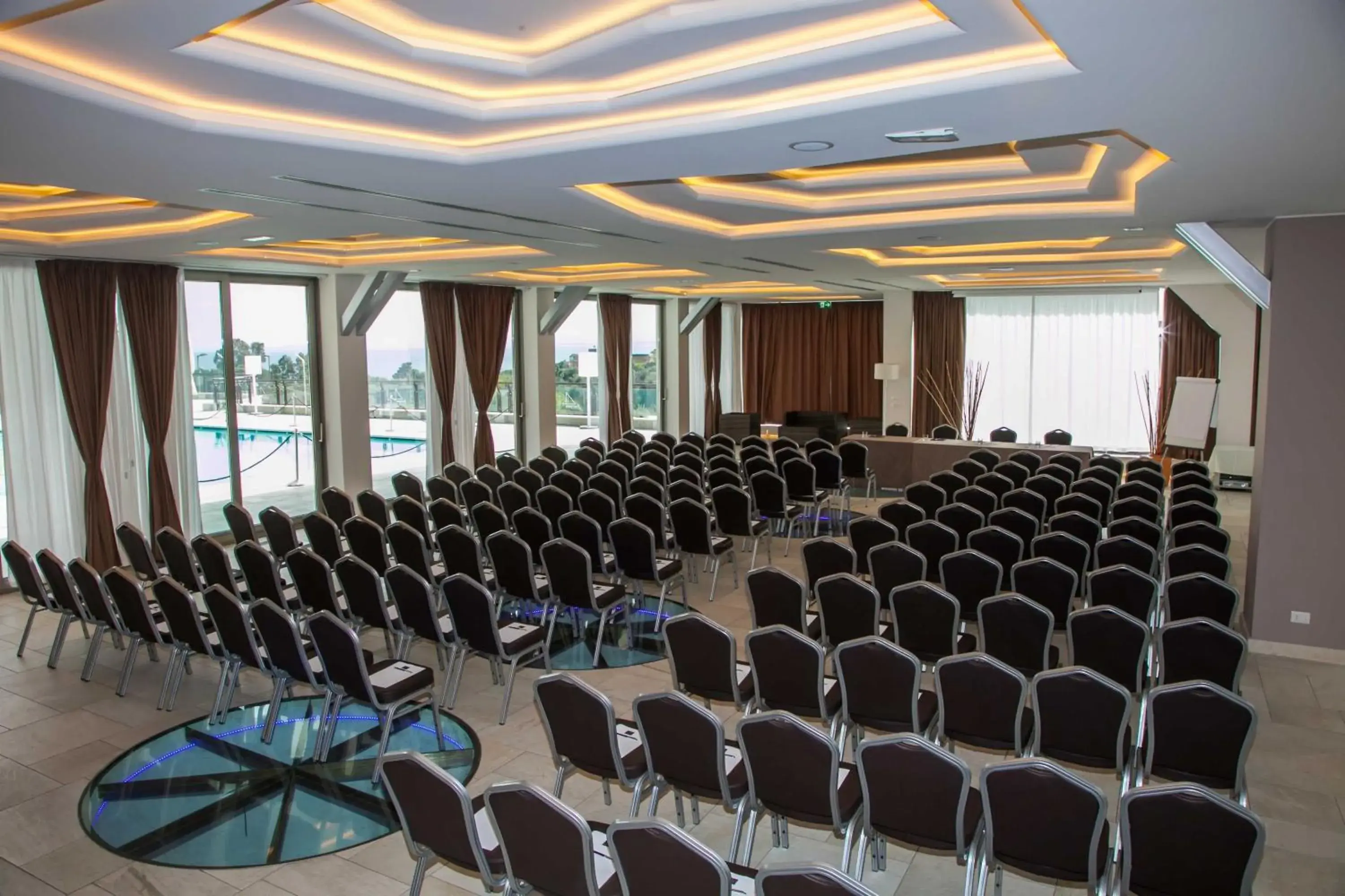 Banquet/Function facilities, Business Area/Conference Room in 4 Spa Resort Hotel