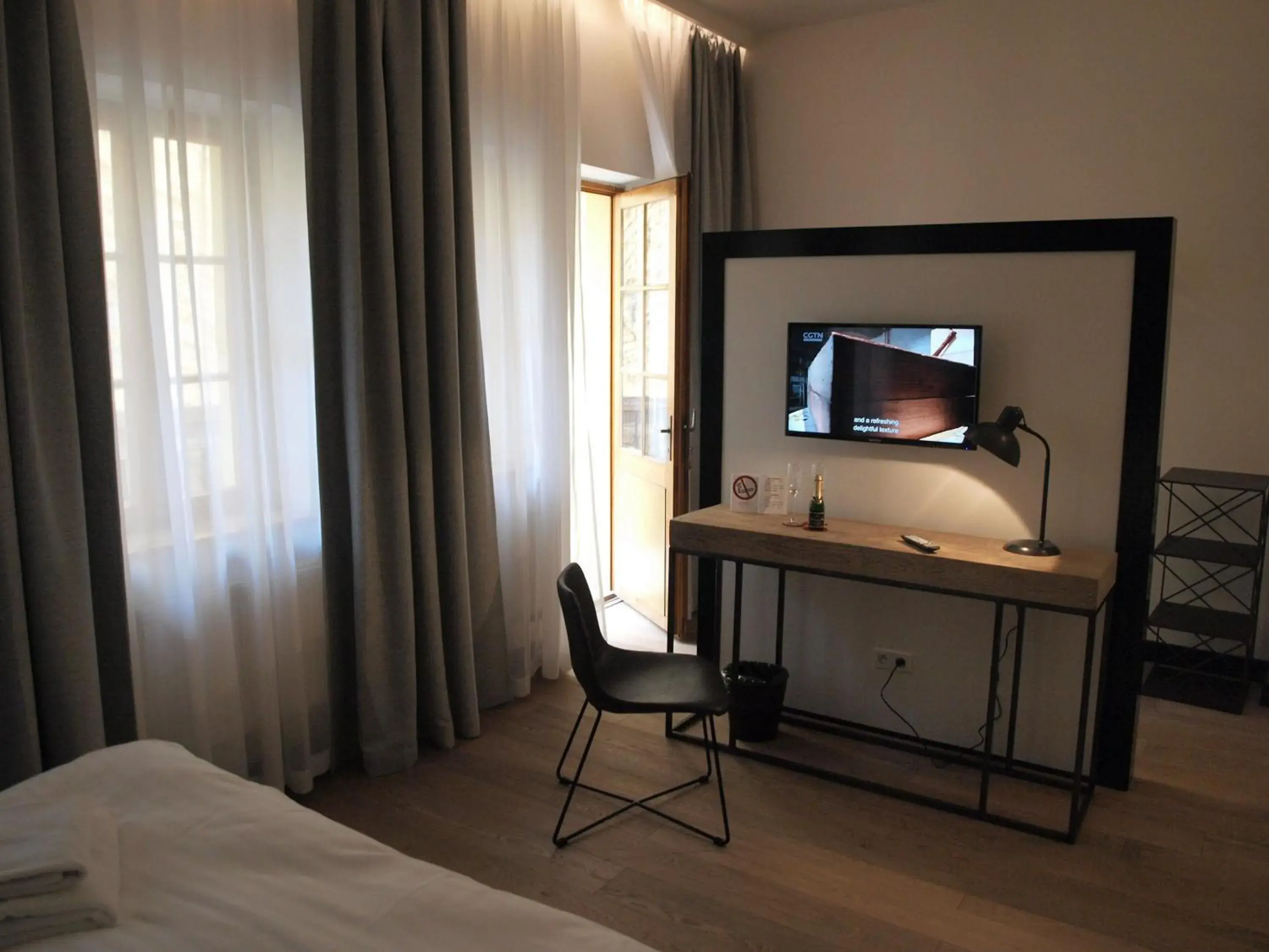 Bedroom, TV/Entertainment Center in Antik Hotel Prague
