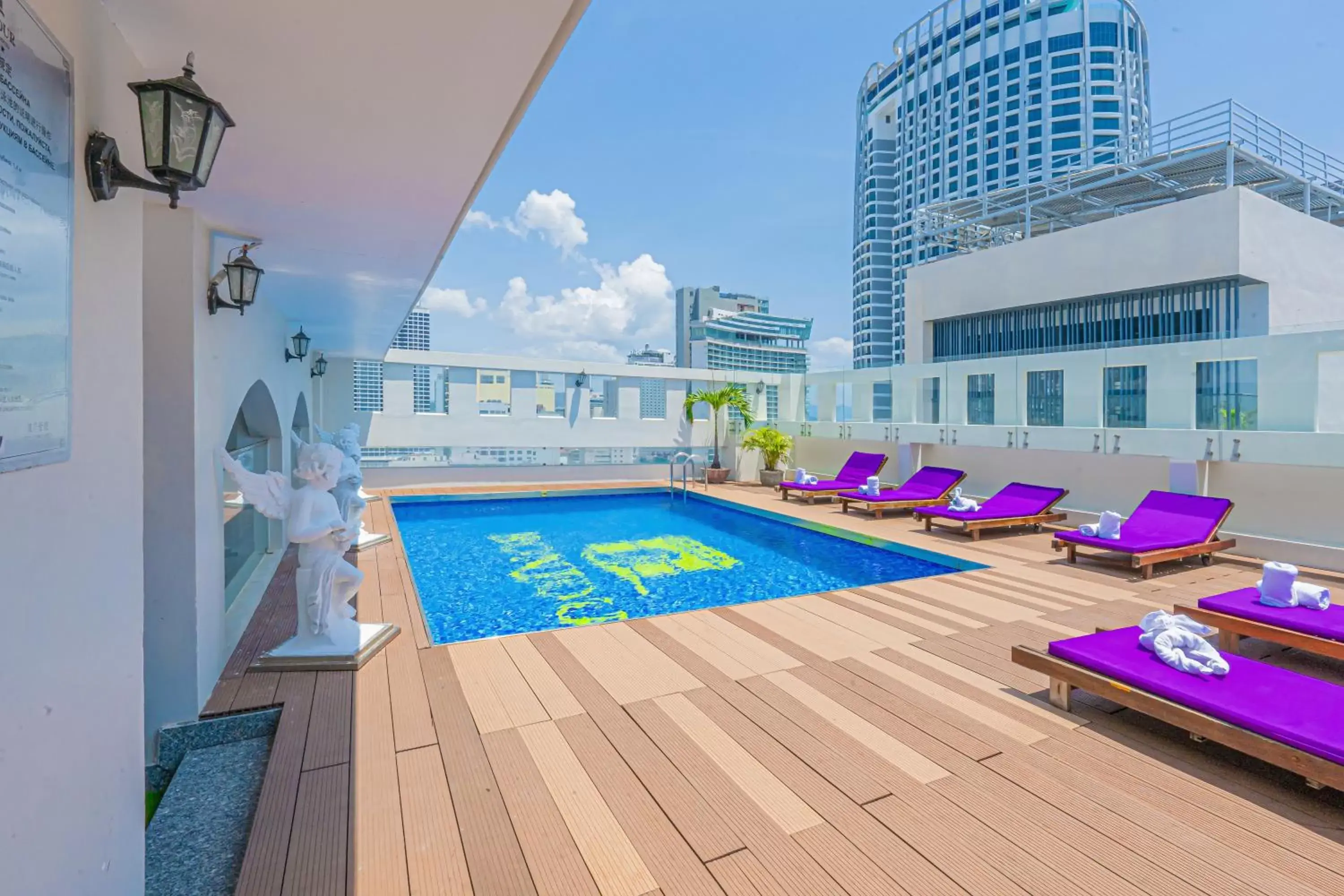 Swimming Pool in Bonjour Nha Trang Hotel