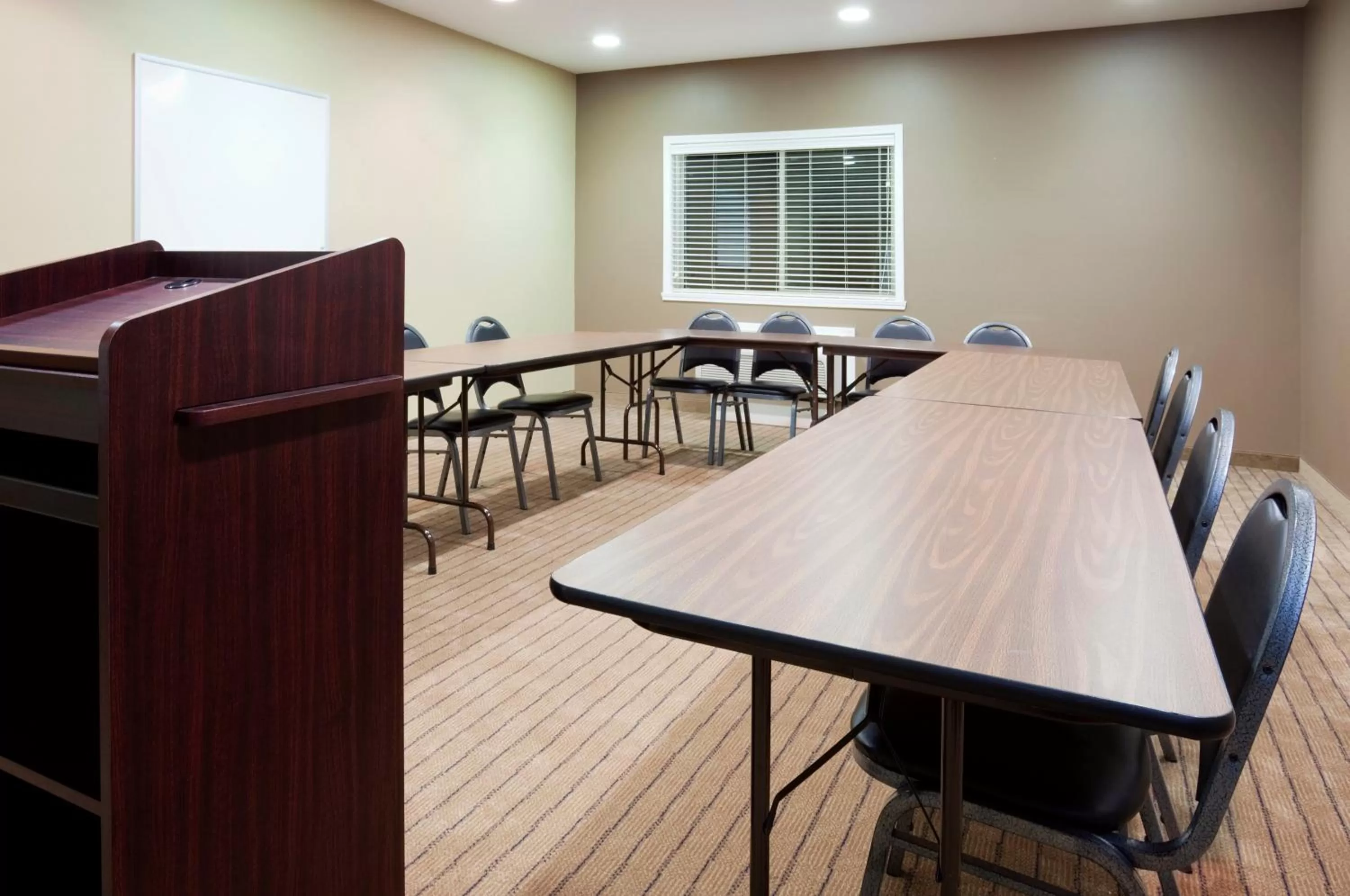Meeting/conference room in Holiday Inn Express Devils Lake by IHG