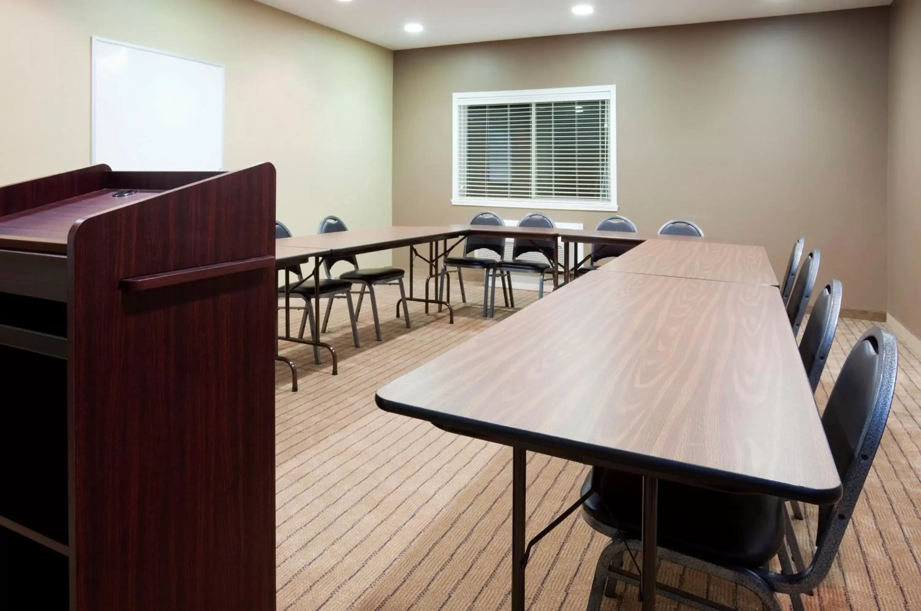 Meeting/conference room in Holiday Inn Express Devils Lake, an IHG Hotel