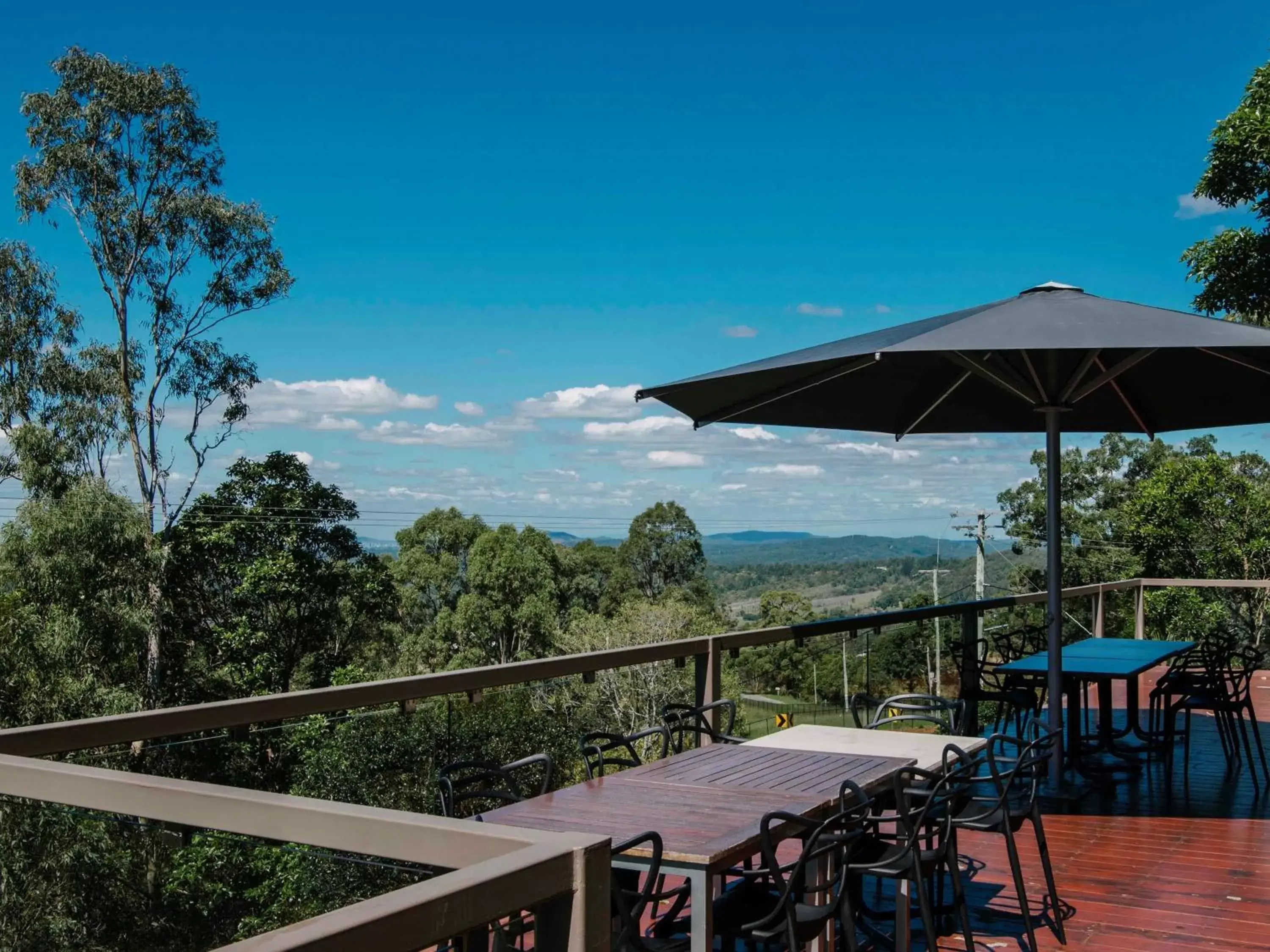 Lounge or bar in Mercure Clear Mountain Lodge