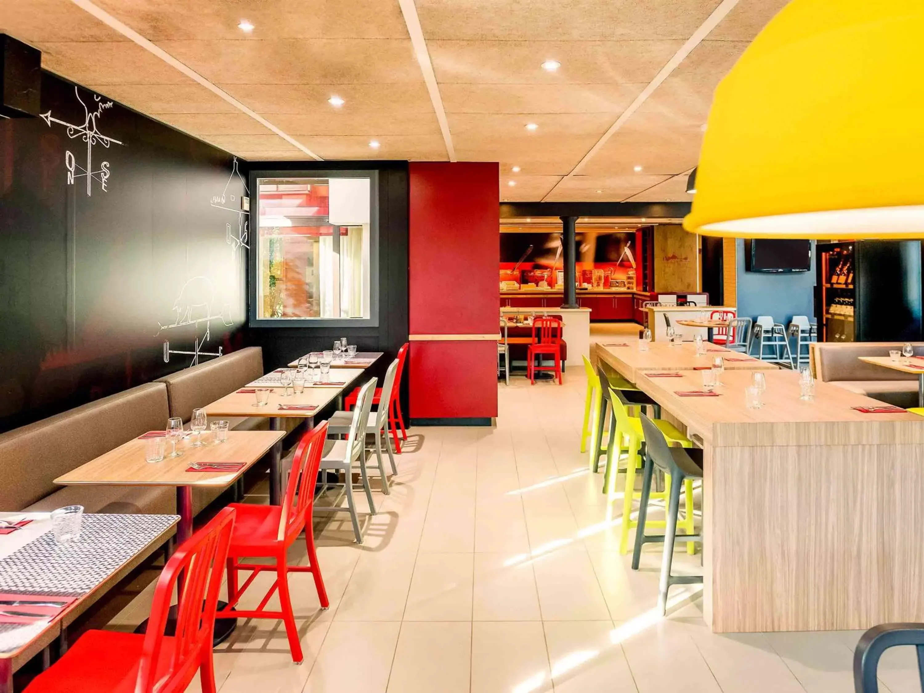 Property building, Restaurant/Places to Eat in ibis Toulouse Aeroport