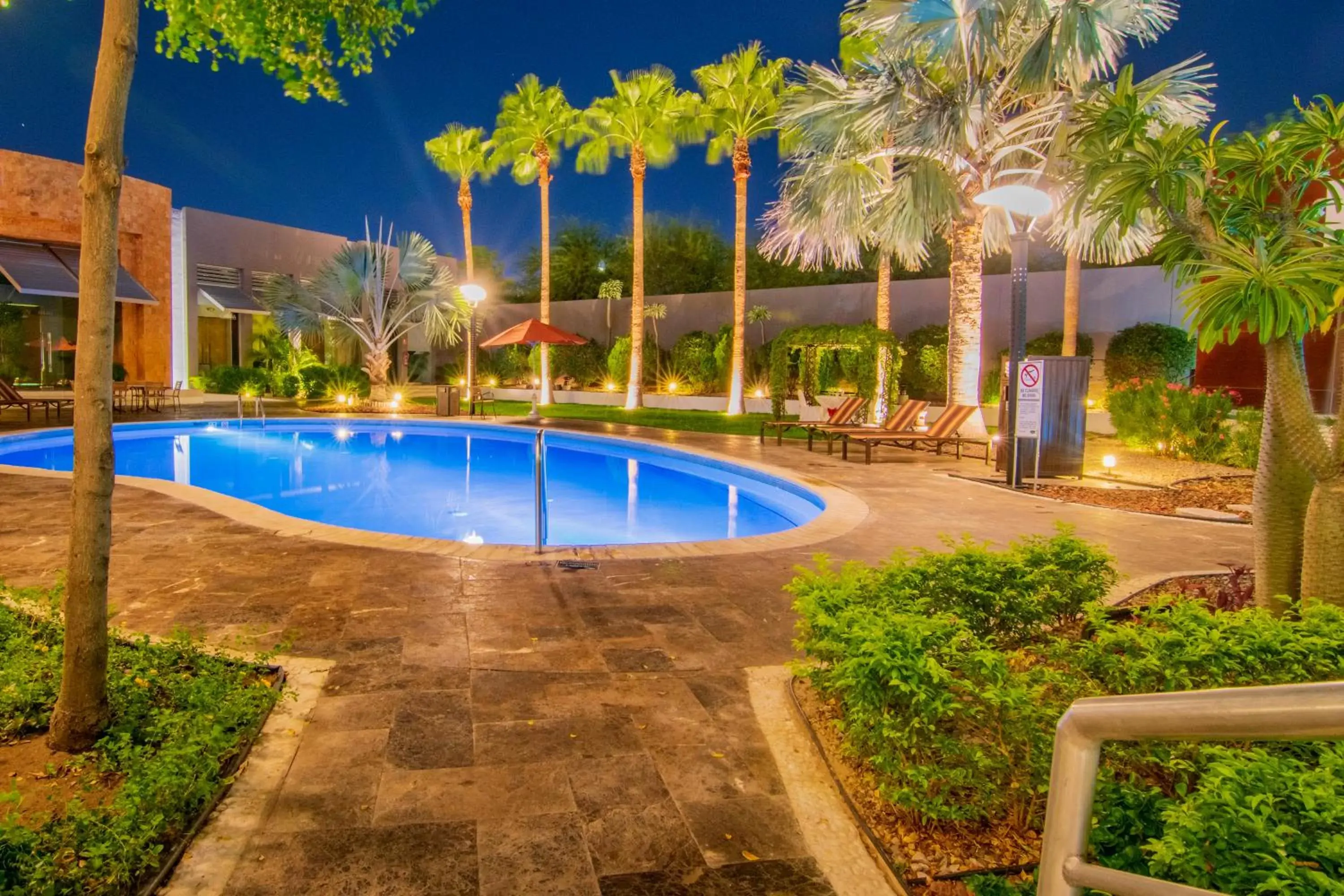 Swimming Pool in Hotel Lucerna Hermosillo