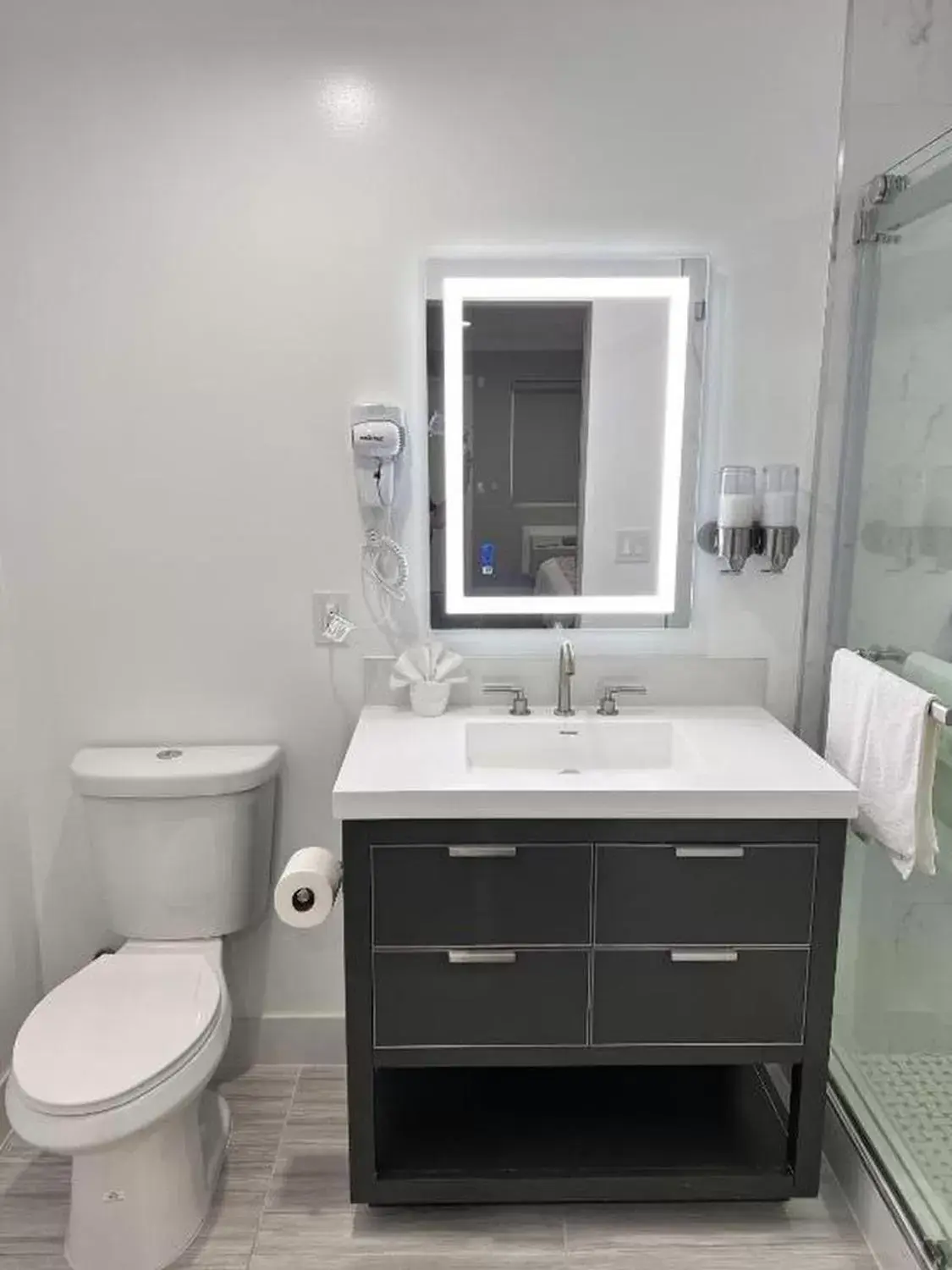 Toilet, Bathroom in Omeo Suites