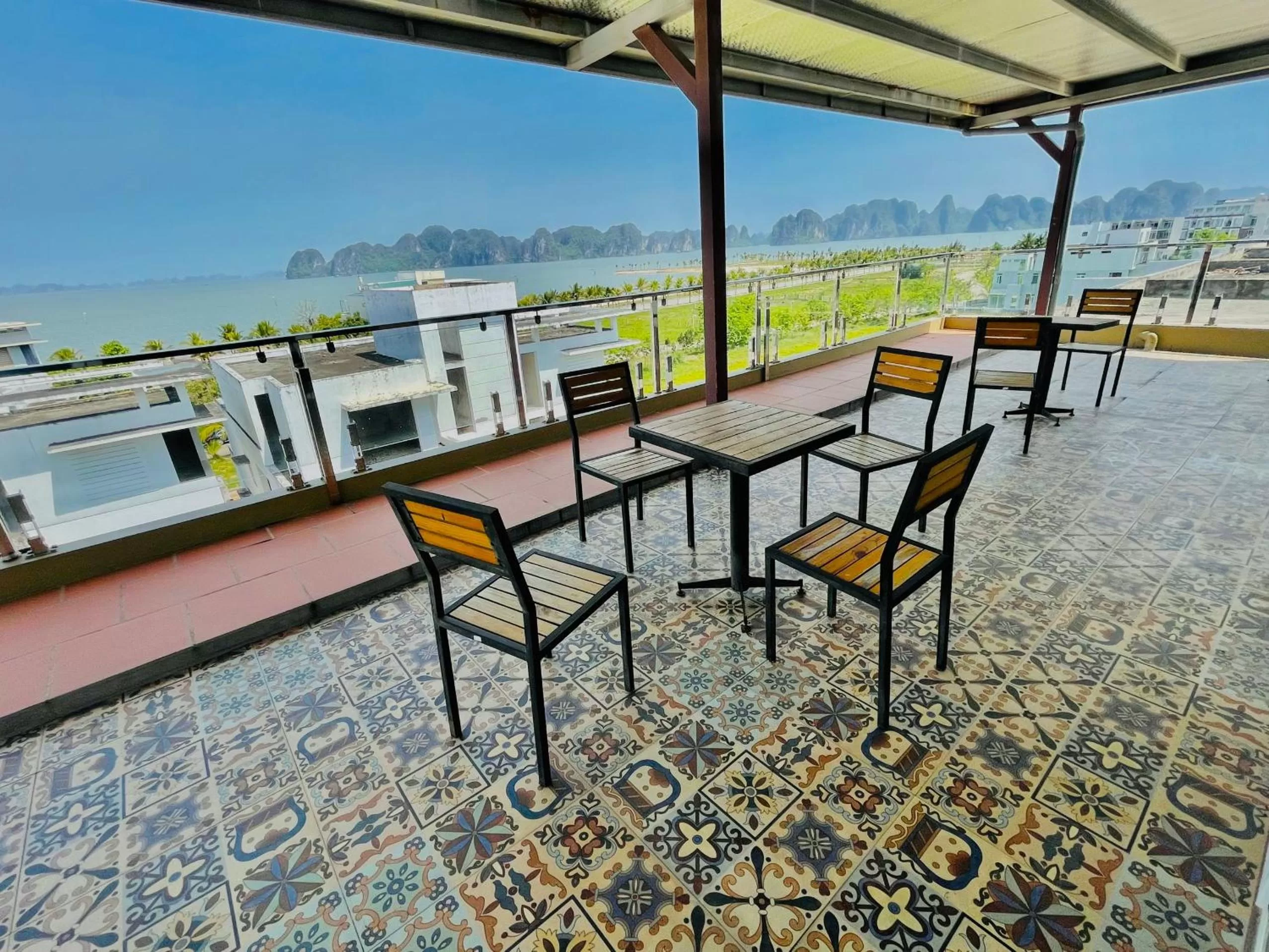 Tuan Chau Havana Hotel