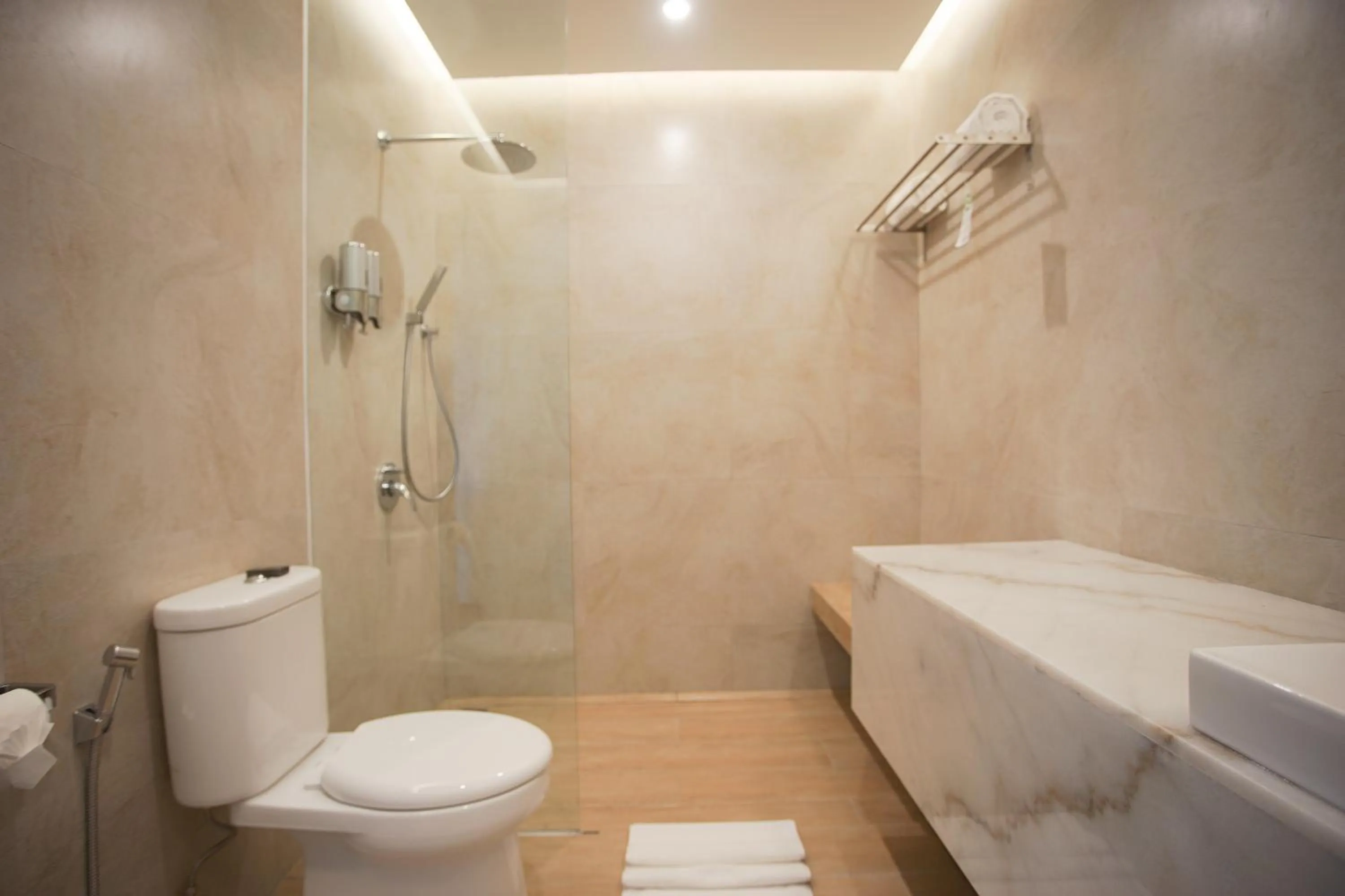 Toilet in Allstay Ecotel Yogyakarta