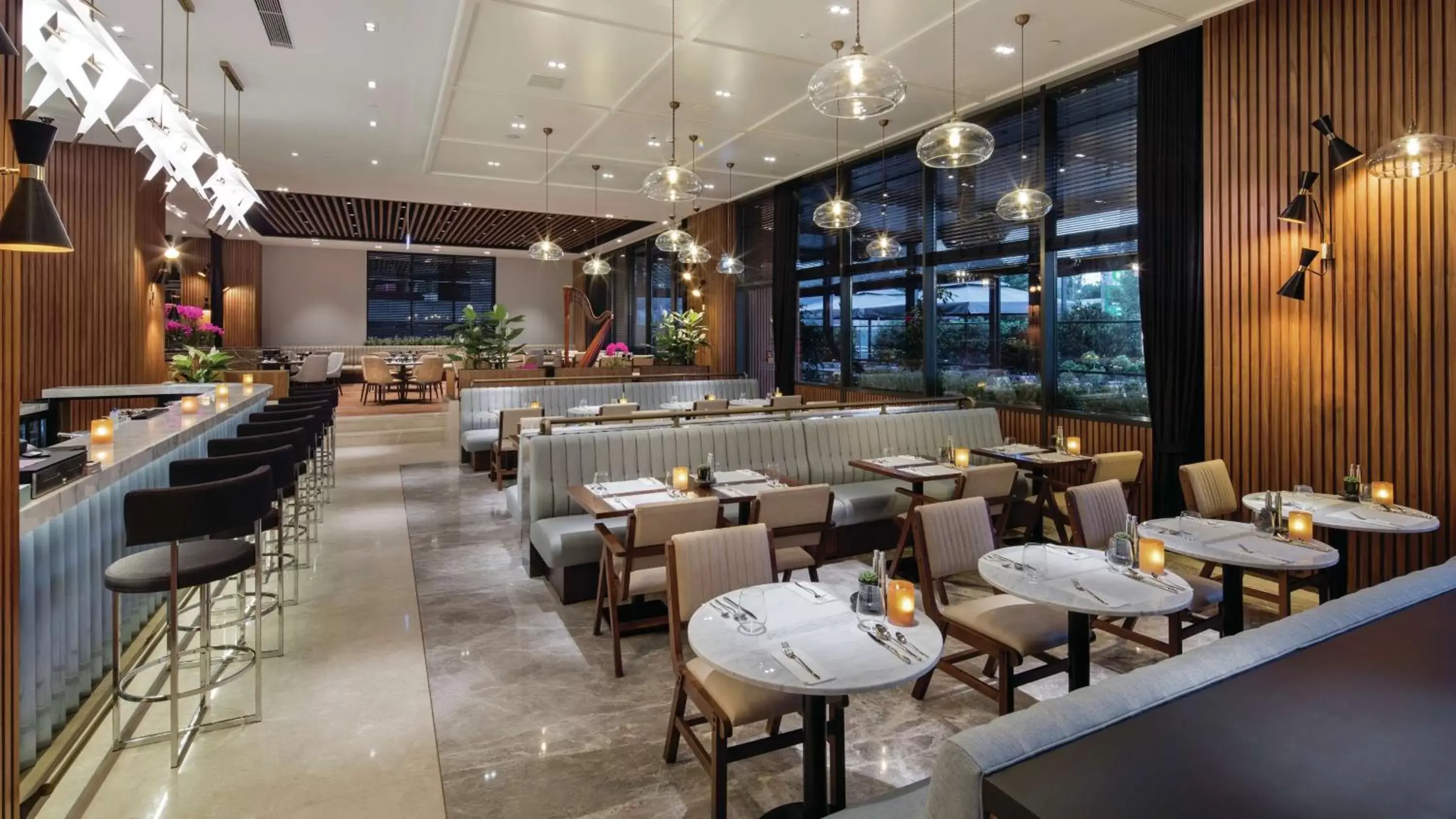 Lounge or bar, Restaurant/Places to Eat in Hilton Istanbul Maslak