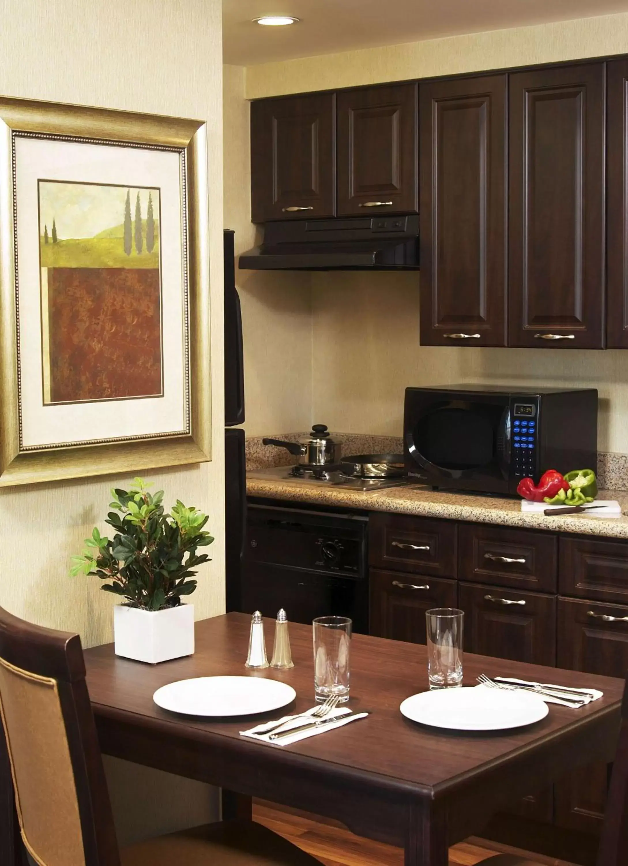 Kitchen or kitchenette, Kitchen/Kitchenette in Homewood Suites by Hilton Burlington